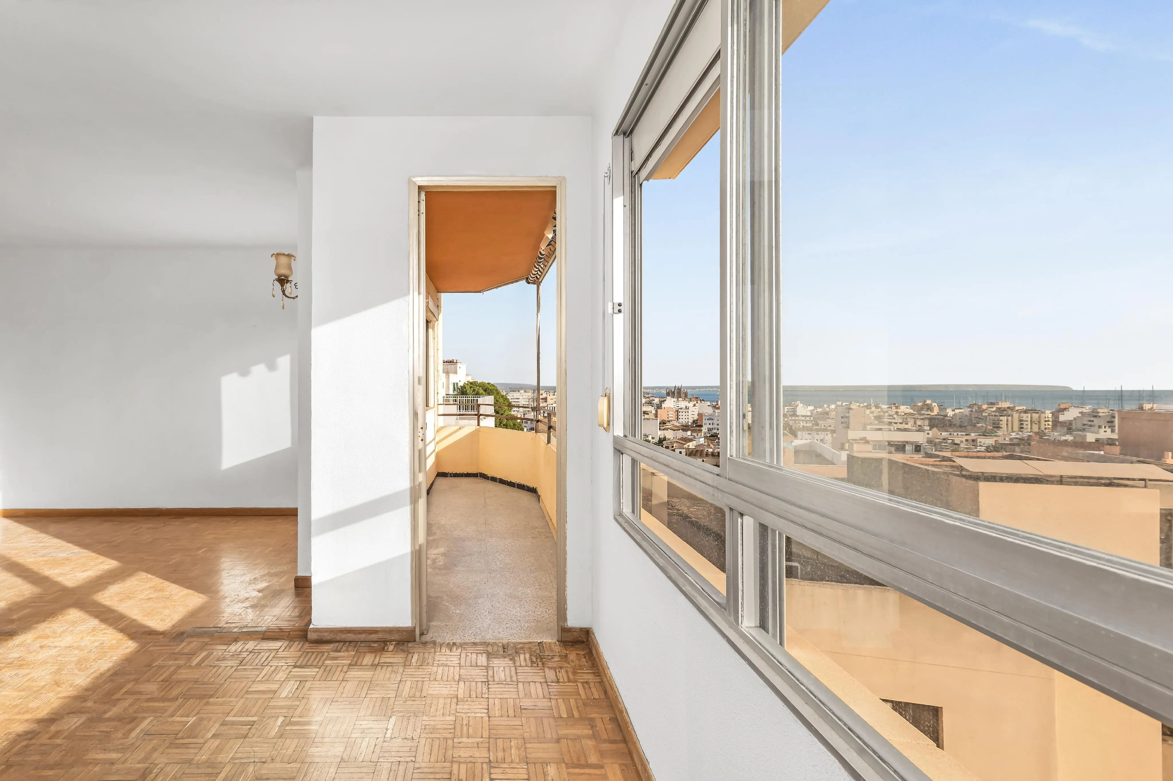 Light, views and potential in one of Palma's most sought-after neighbourhoods-2