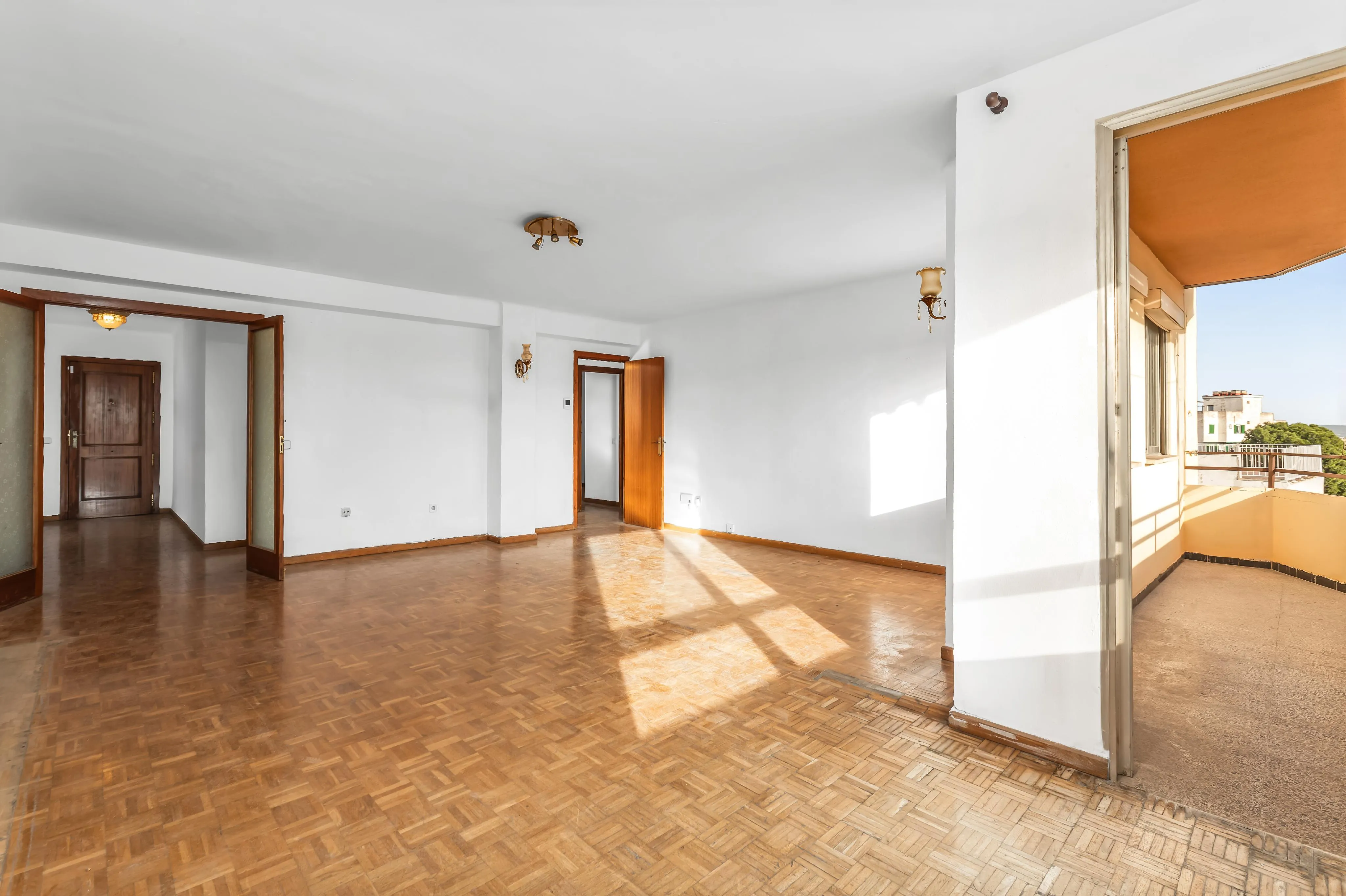 Light, views and potential in one of Palma's most sought-after neighbourhoods-4