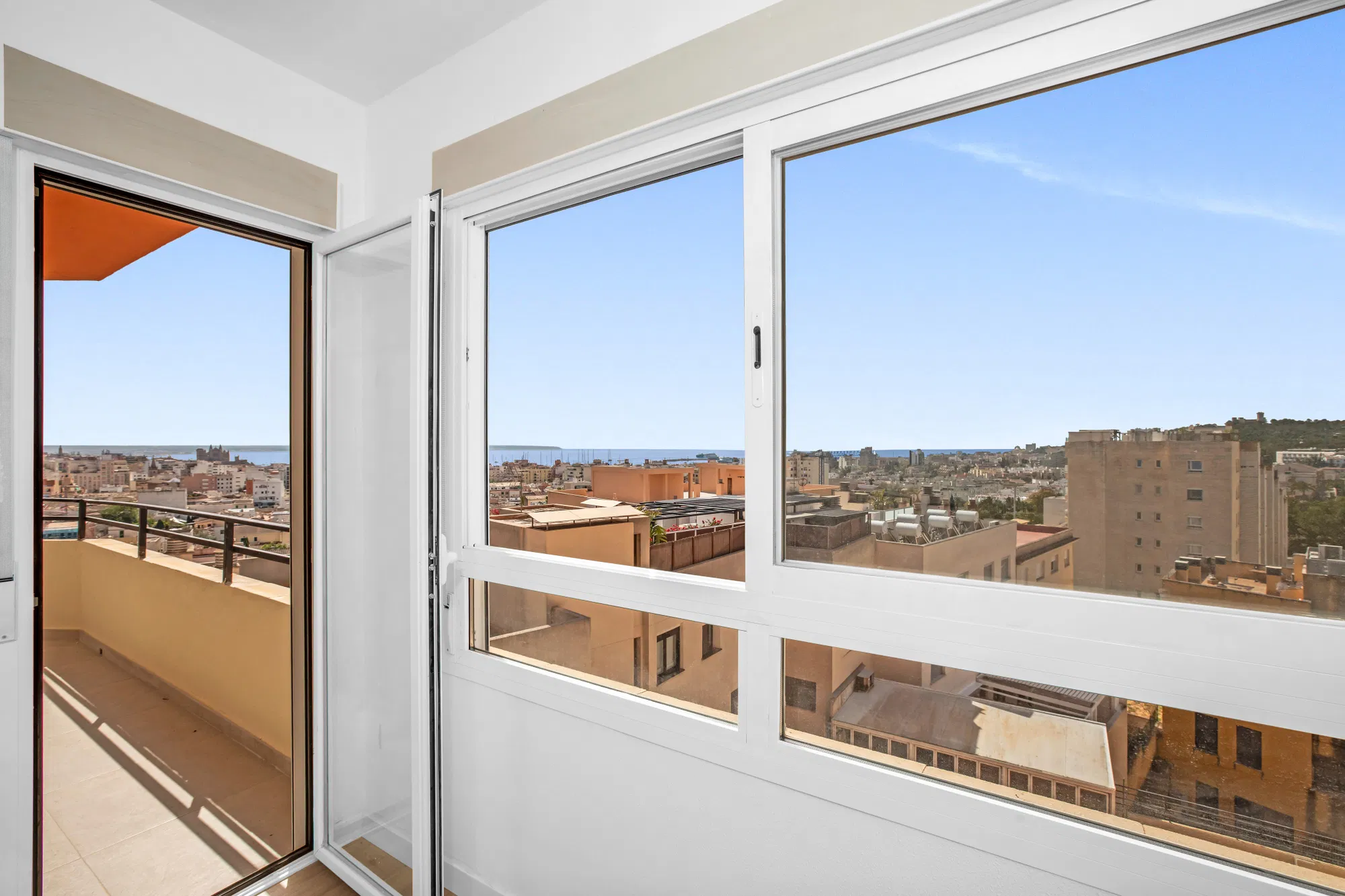 Light, views and potential in one of Palma's most sought-after neighbourhoods-4