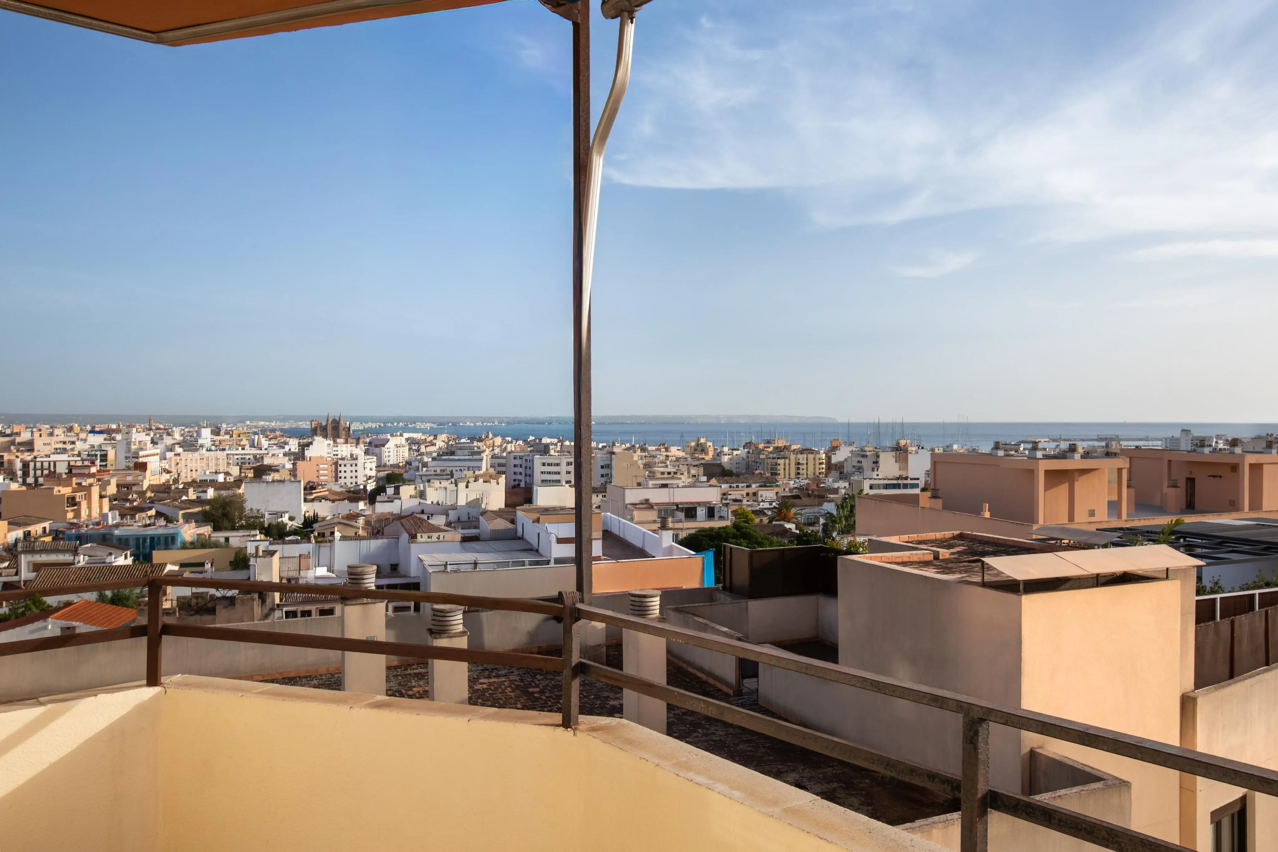 Light, views and potential in one of Palma's most sought-after neighbourhoods-12