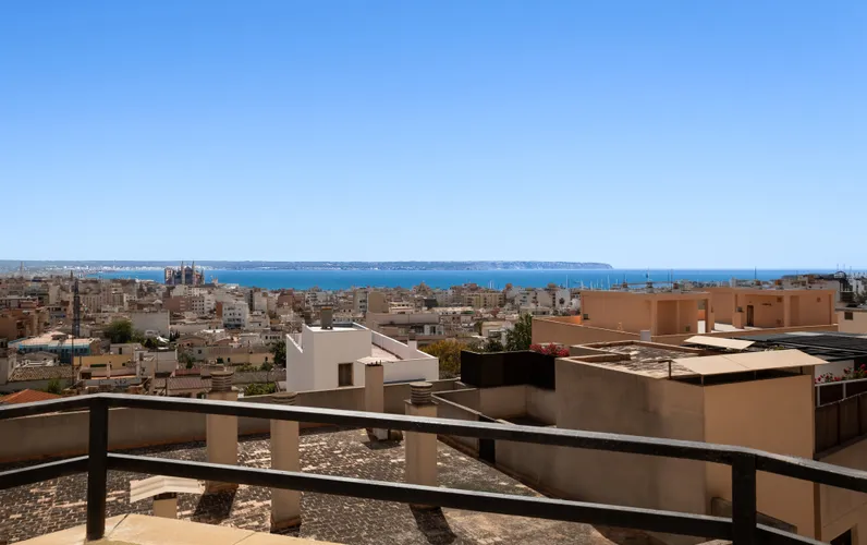 Light, views and potential in one of Palma's most sought-after neighbourhoods
