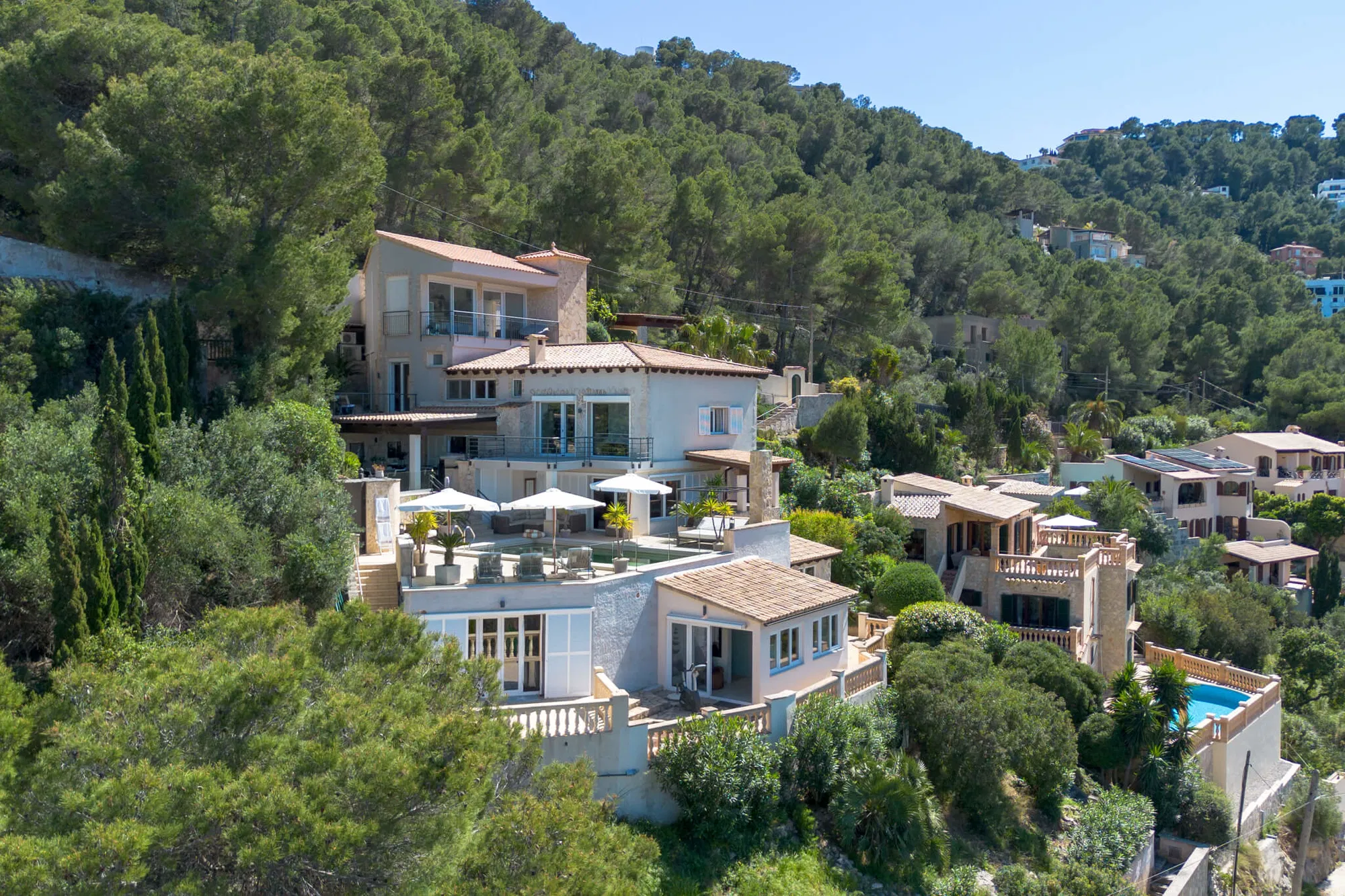 High-end renovated villa with comfortable elevator and sea and mountain views-1