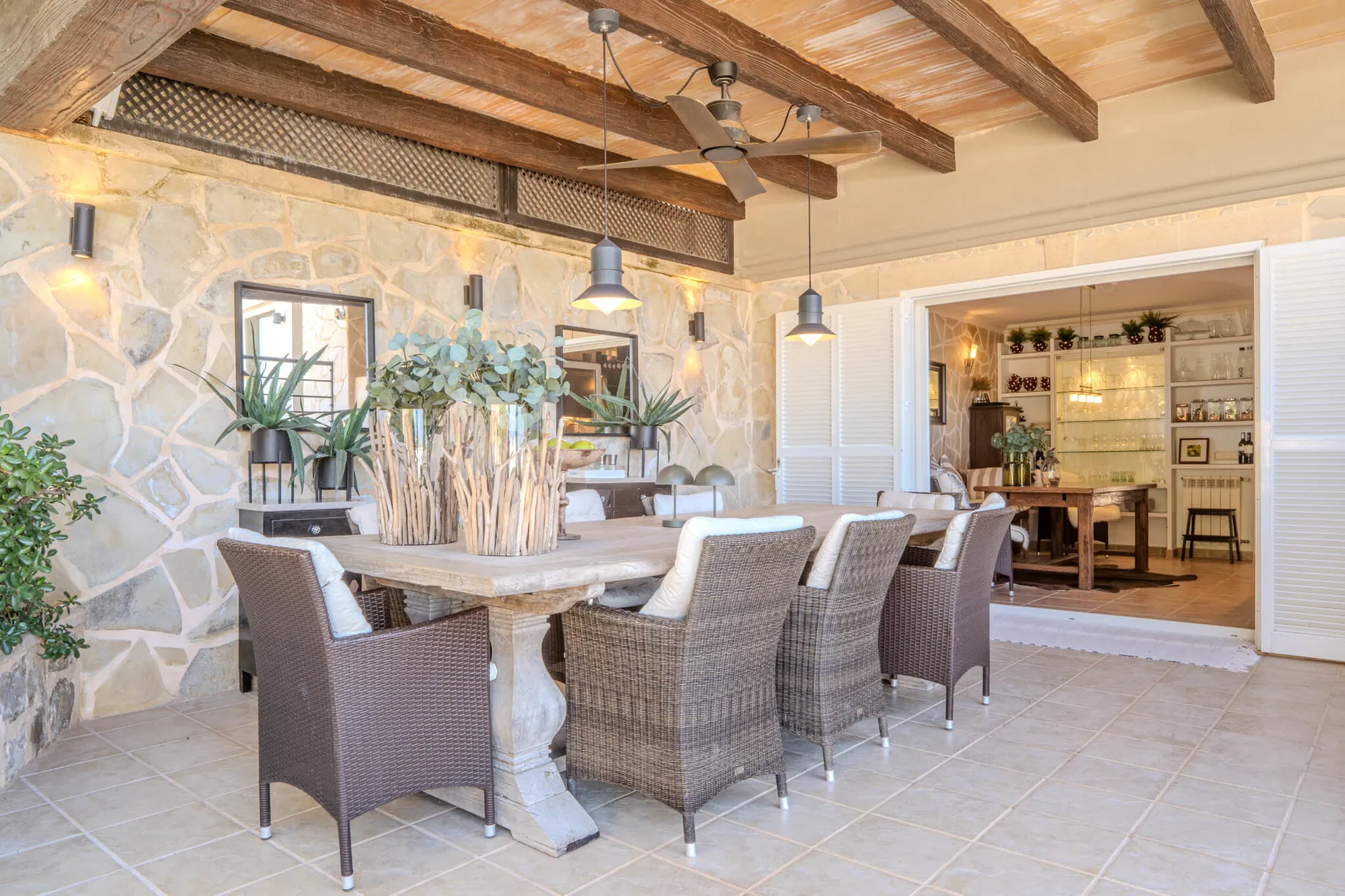 High-end renovated villa with comfortable elevator and sea and mountain views-8