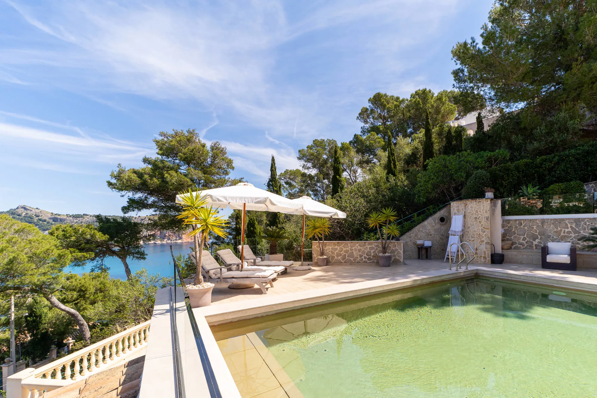 High-end renovated villa with comfortable elevator and sea and mountain views-4