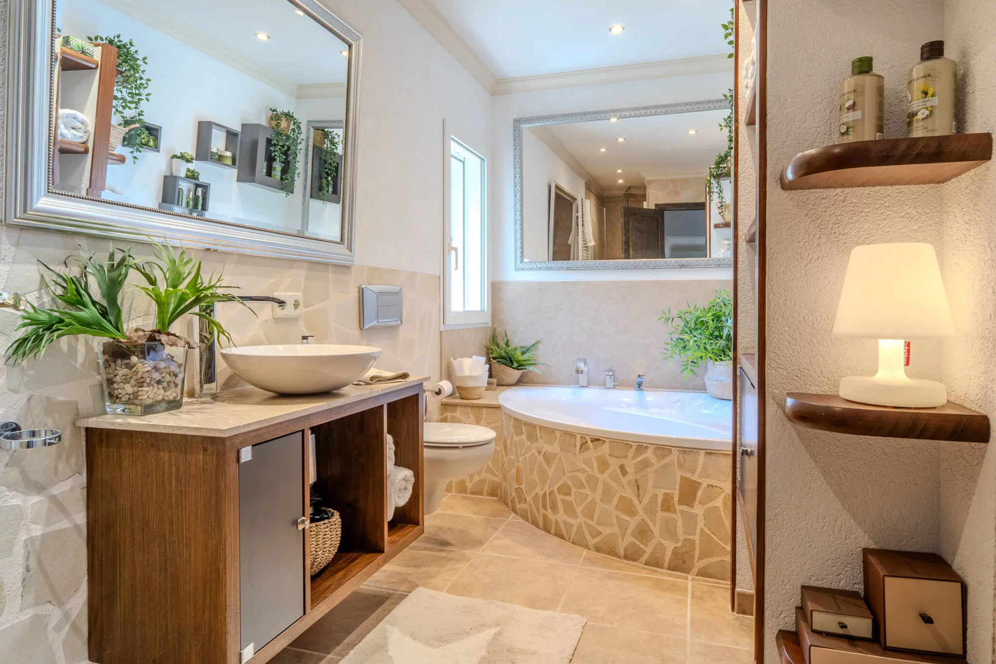 High-end renovated villa with comfortable elevator and sea and mountain views-12