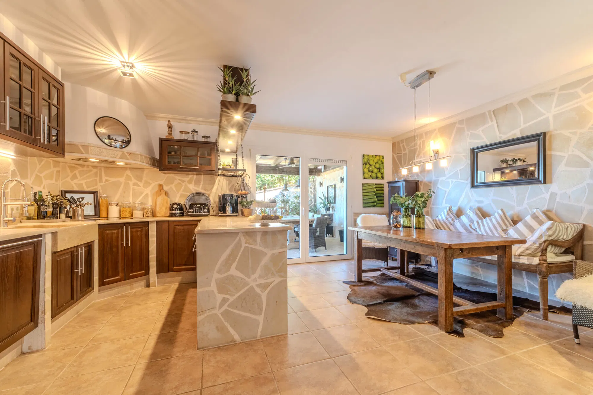 High-end renovated villa with comfortable elevator and sea and mountain views-7