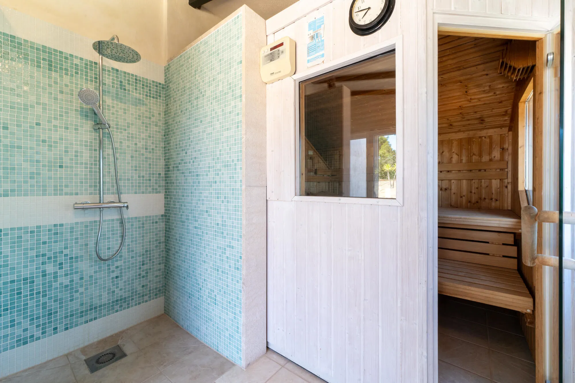 High-end renovated villa with comfortable elevator and sea and mountain views-16