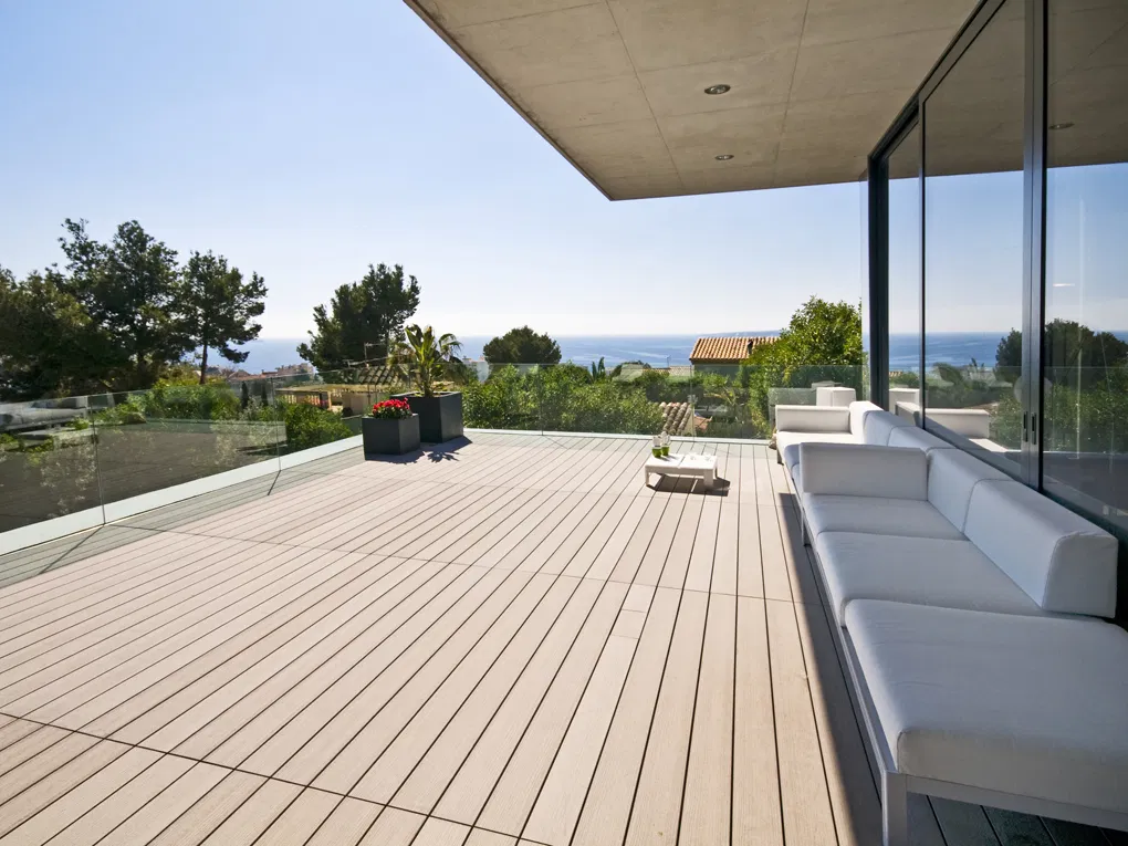 Fantastic villa in a contemporary style-1