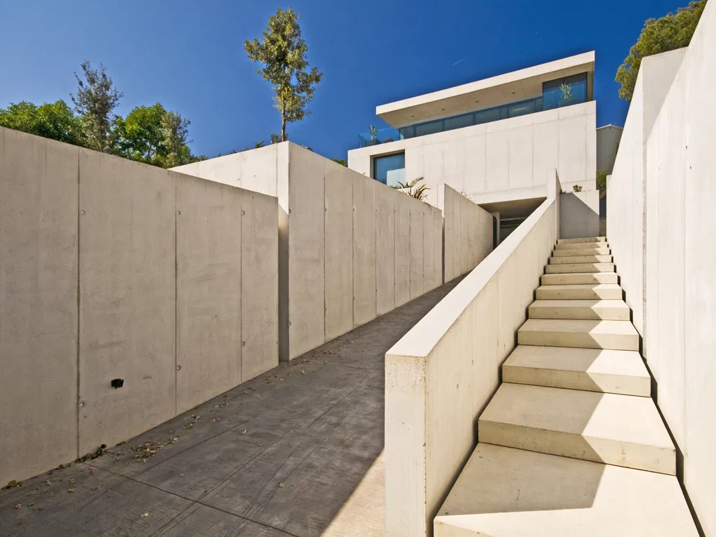 Fantastic villa in a contemporary style-12