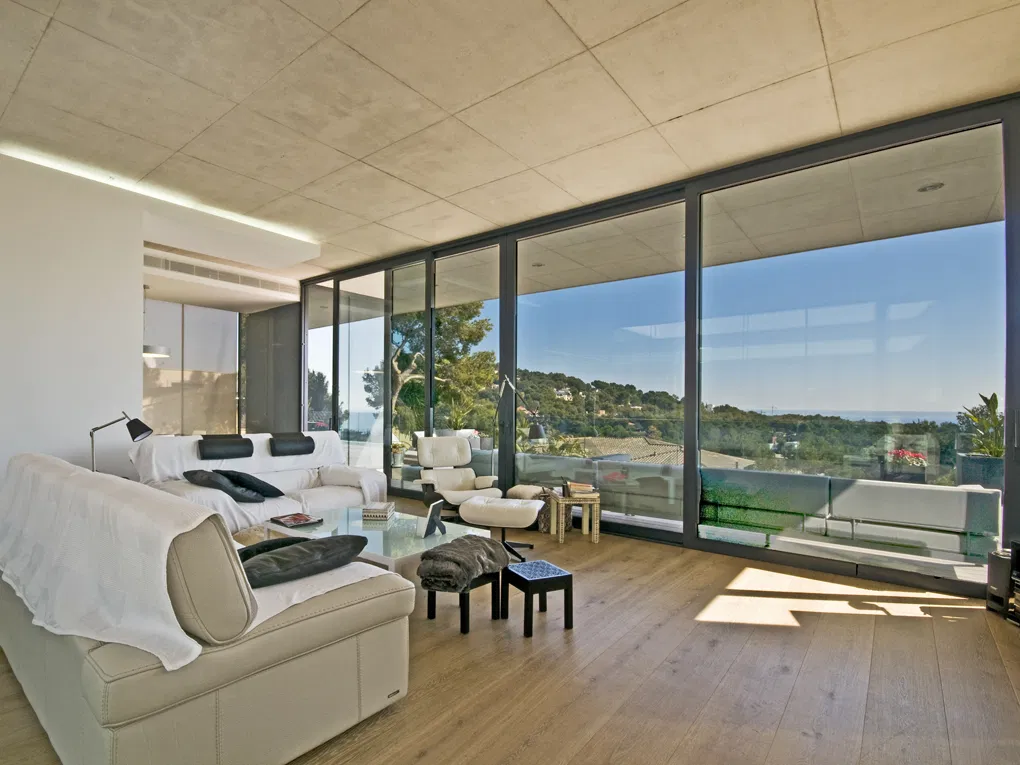 Fantastic villa in a contemporary style-2