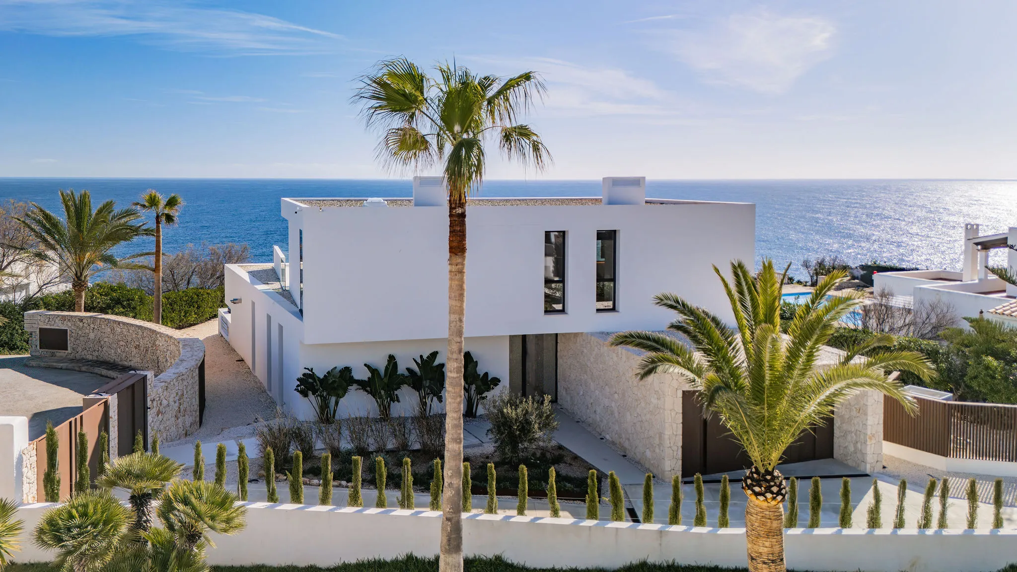 Villa nueva purista en primera línea de mar-11