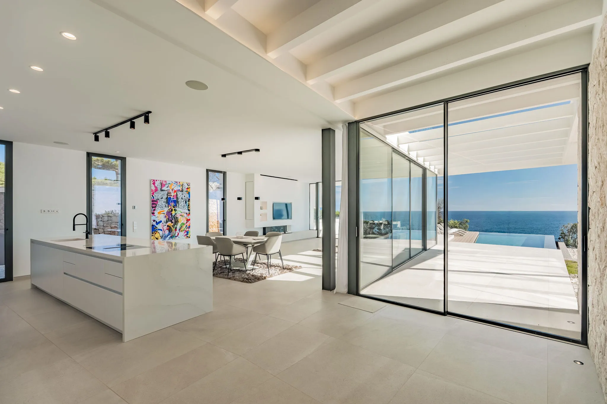 Villa neuve épurée en première ligne de mer-5