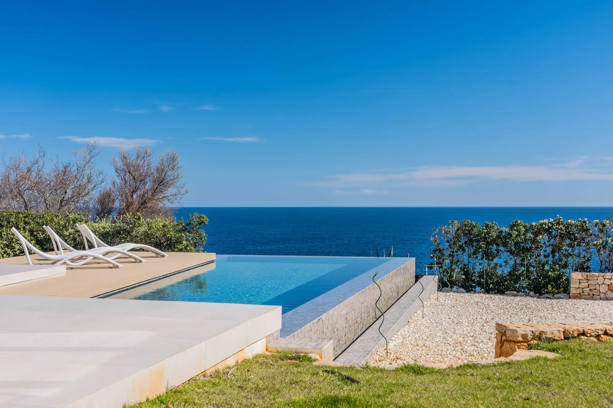 Villa nueva purista en primera línea de mar-2