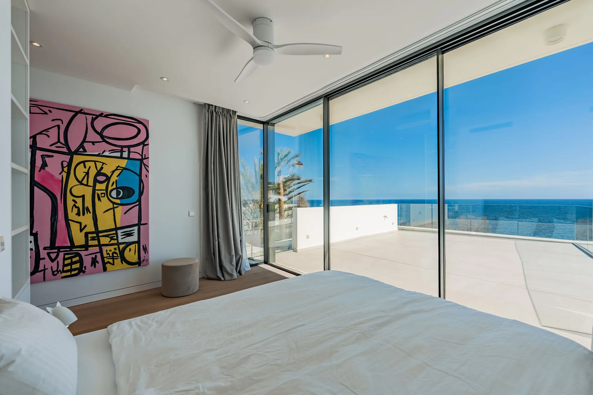 Villa nueva purista en primera línea de mar-5