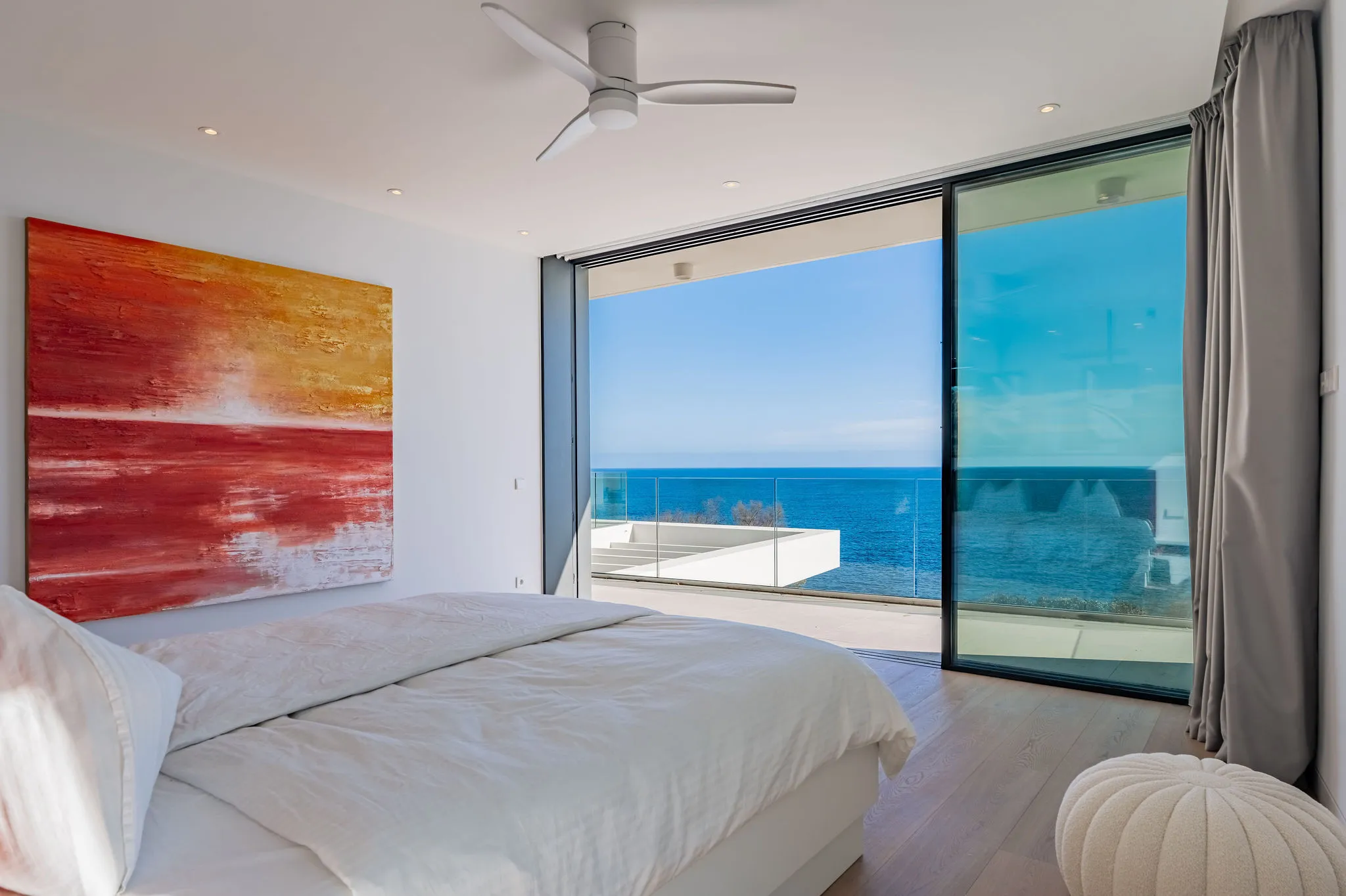 Villa nueva purista en primera línea de mar-10