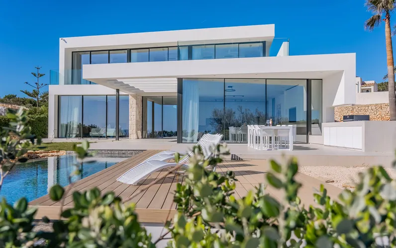 Minimalist new-build villa on the seafront