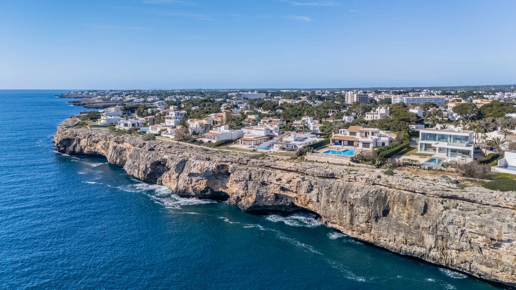 Villa nueva purista en primera línea de mar-13