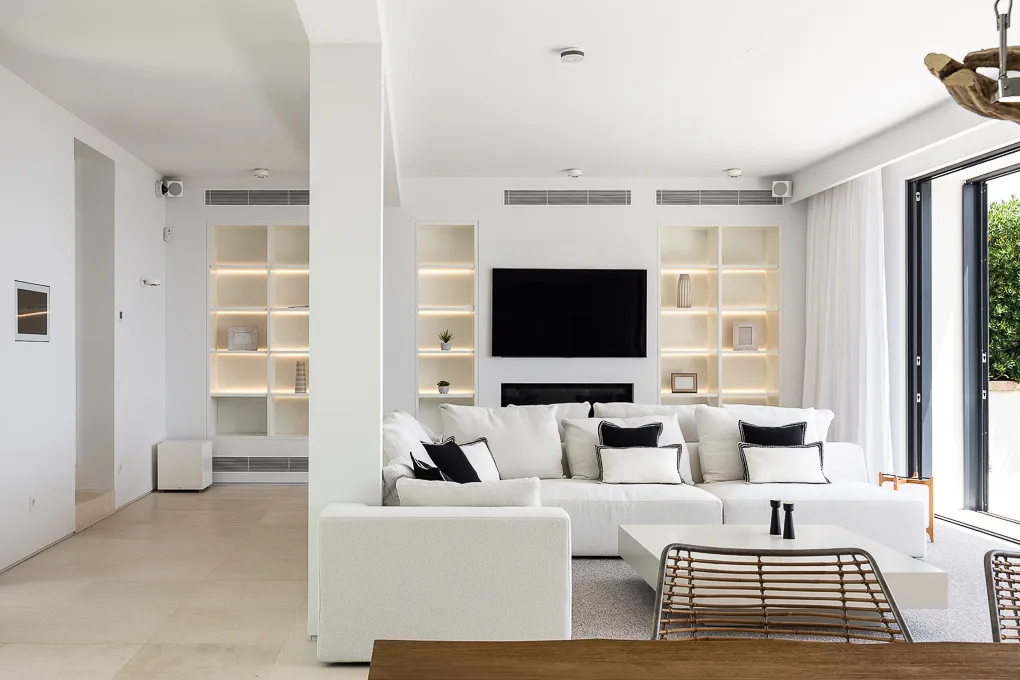 Nueva villa en 1ª línea con acceso al mar-5