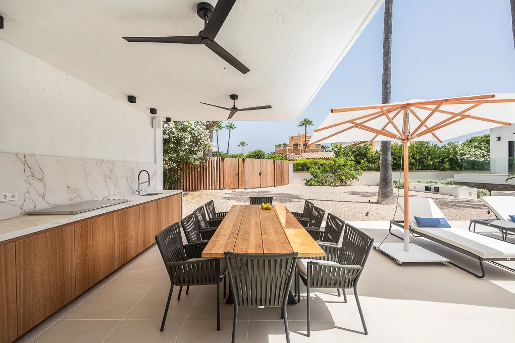 Nueva villa en 1ª línea con acceso al mar-9