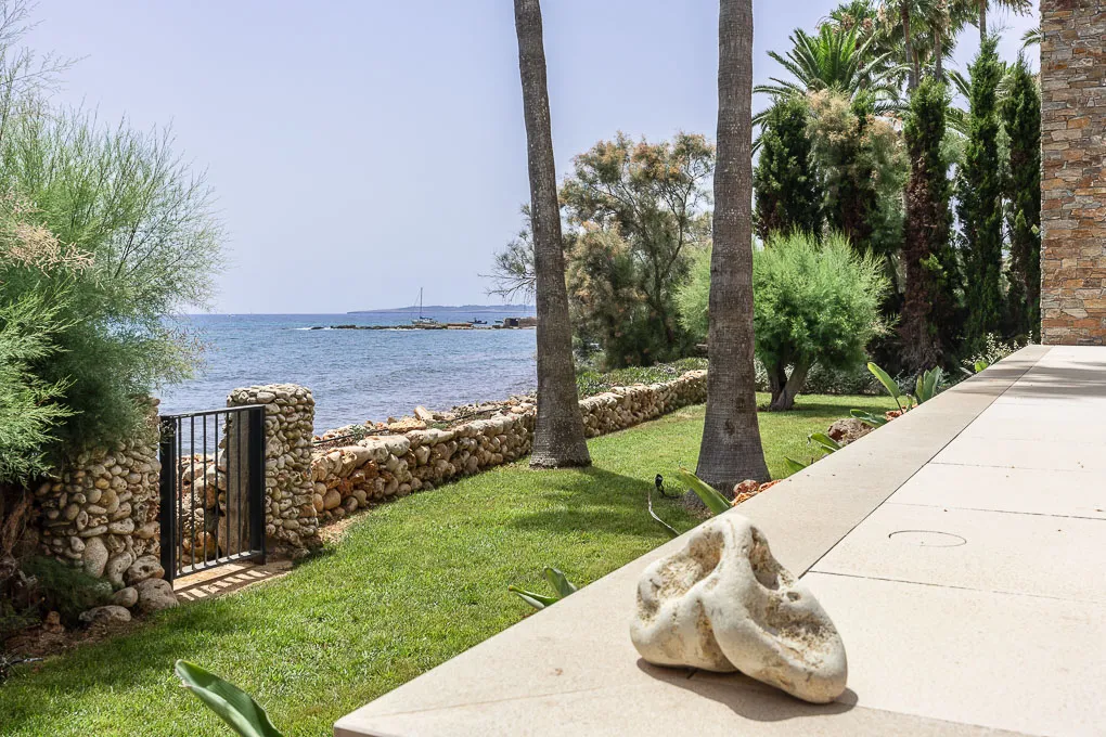 Nueva villa en 1ª línea con acceso al mar-15