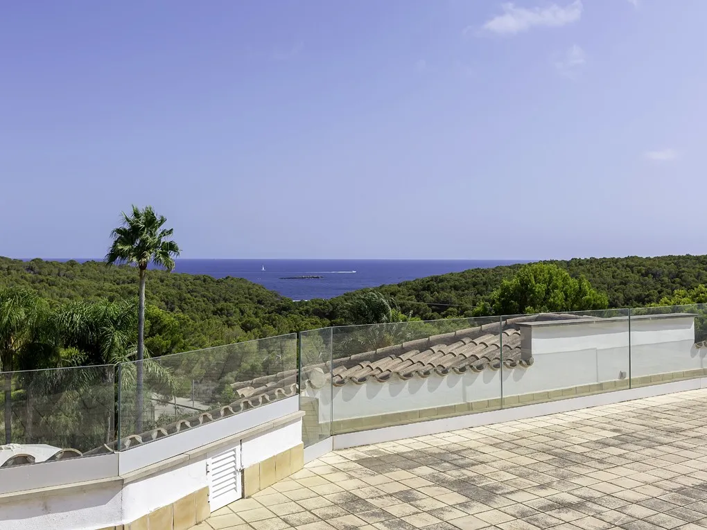 Prachtige villa met uitzicht op zee-18