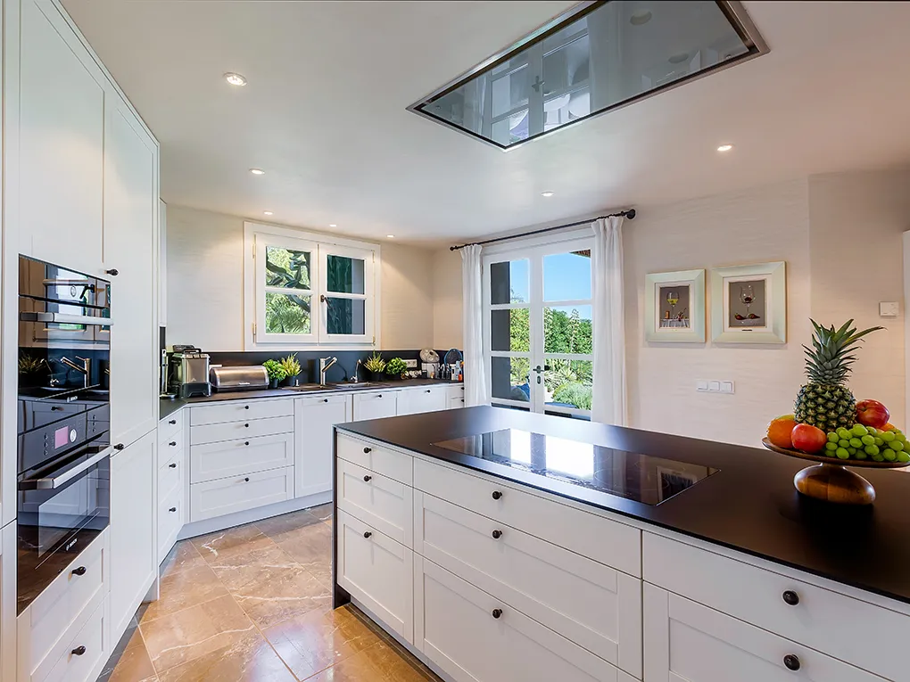 Prachtige villa met uitzicht op zee-5