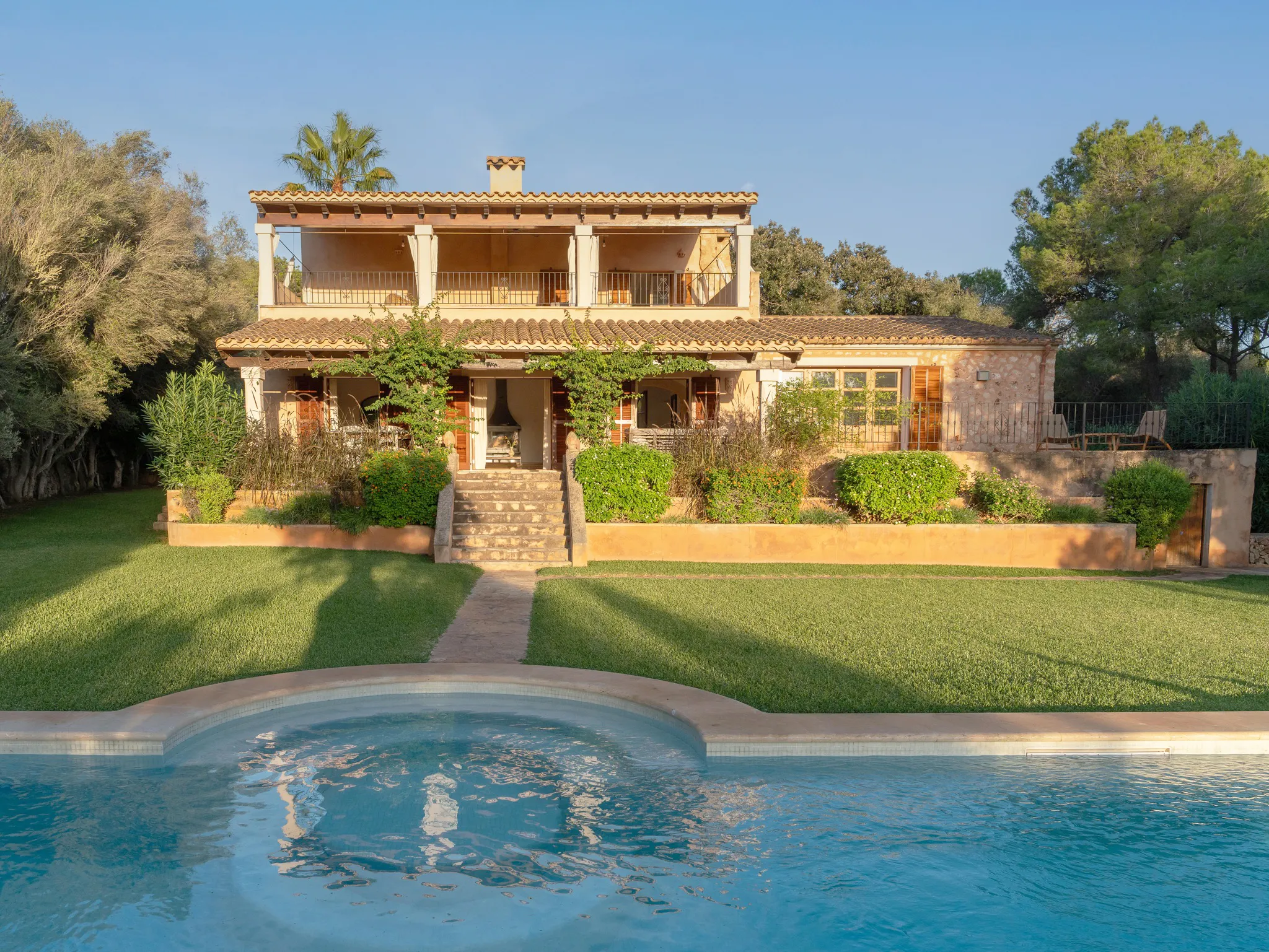 Exclusieve finca in een verhoogde positie: privacy, rust en tijdloze elegantie-1