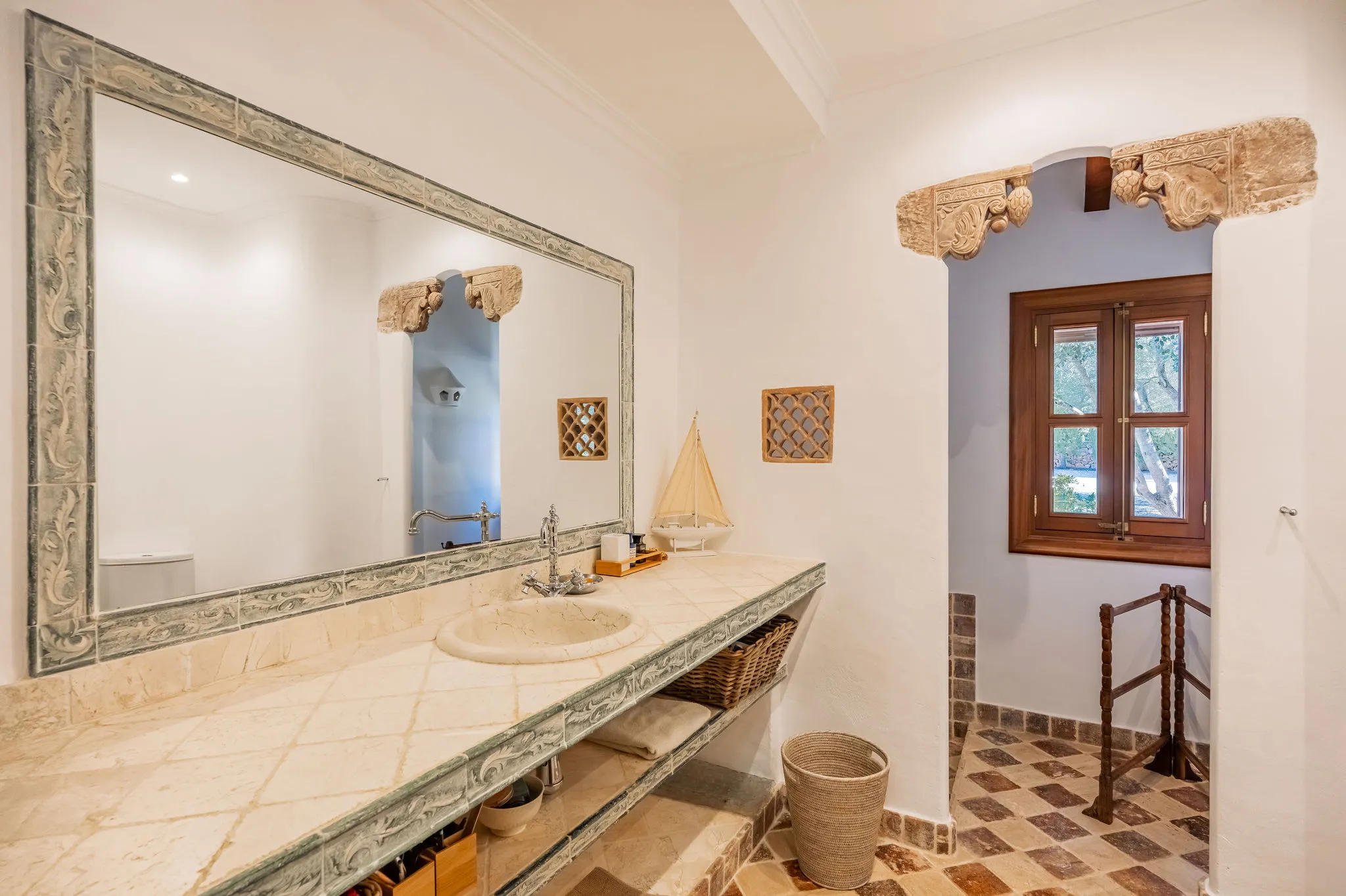 Finca exclusiva en ubicación elevada: privacidad, tranquilidad y elegancia atemporal-9