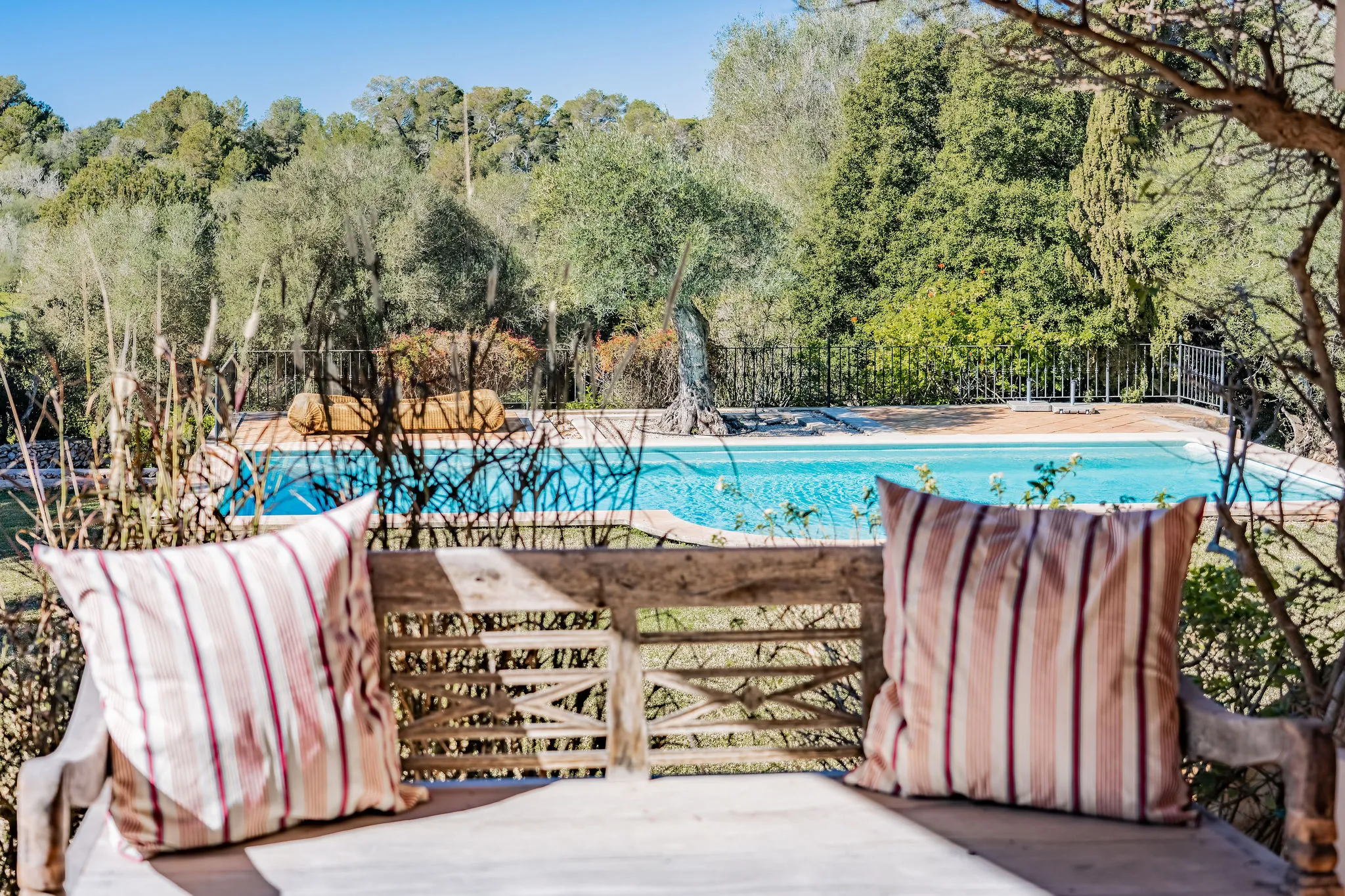 Finca exclusiva en ubicación elevada: privacidad, tranquilidad y elegancia atemporal-3