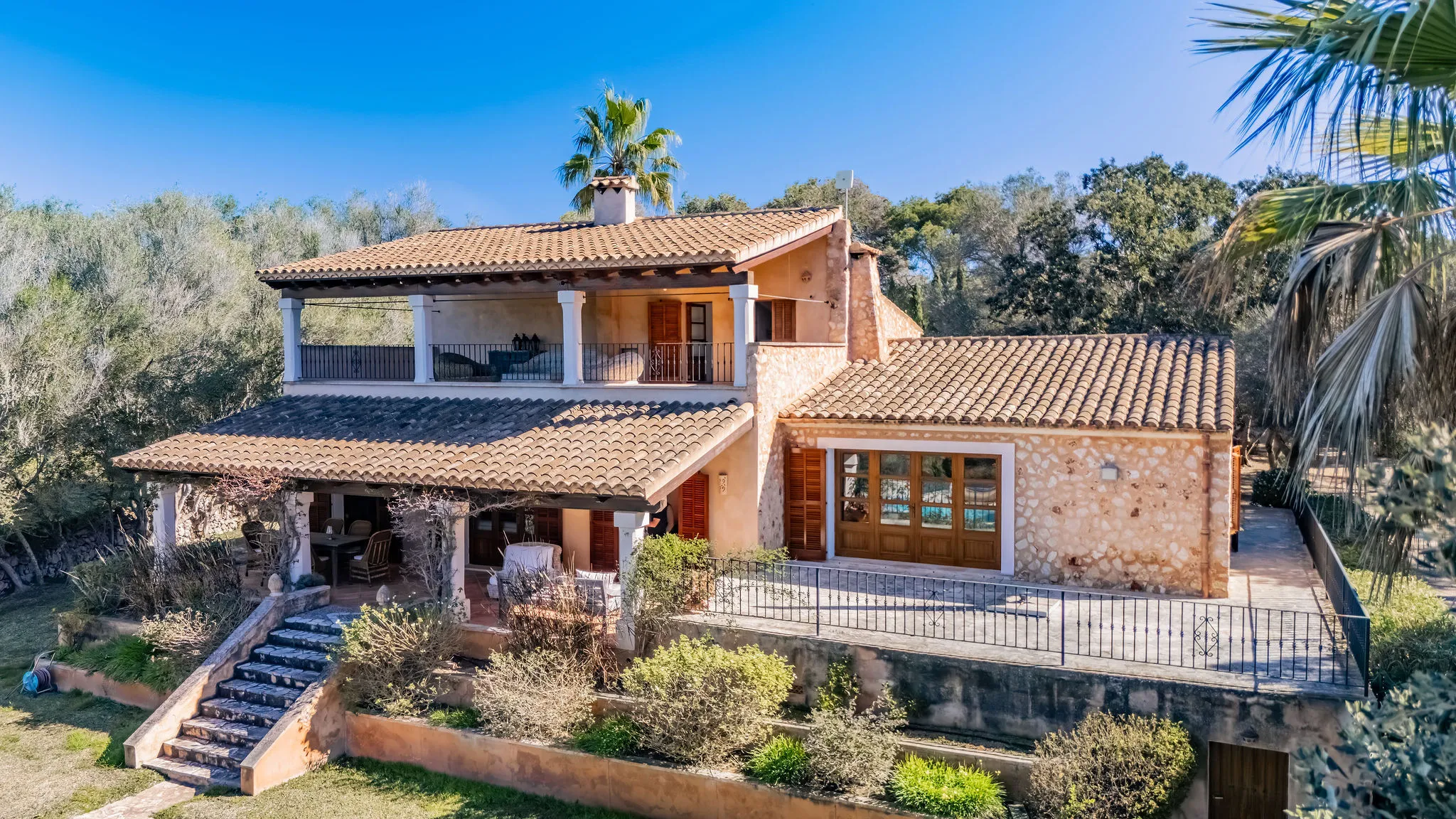 Finca exclusiva en ubicación elevada: privacidad, tranquilidad y elegancia atemporal-15