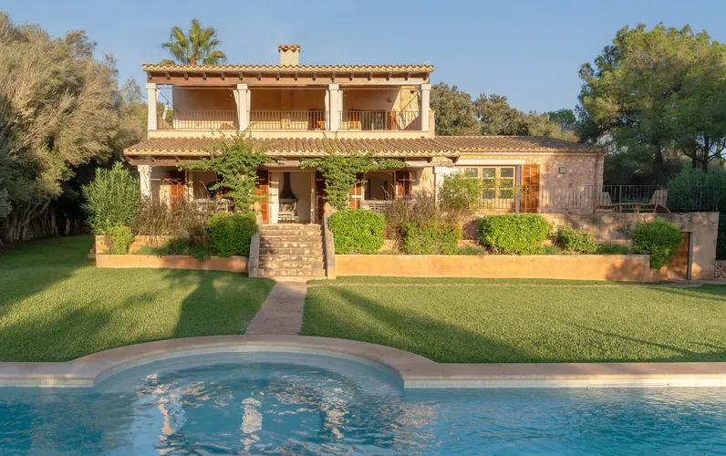 Finca exclusiva en ubicación elevada: privacidad, tranquilidad y elegancia atemporal