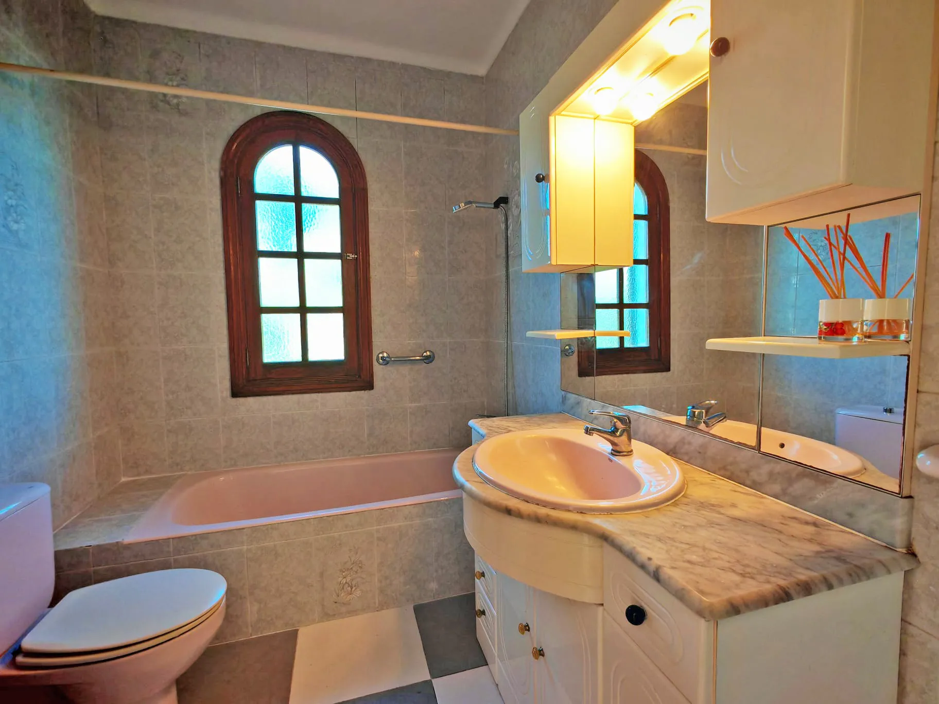 Bungalow met groot perceel-8