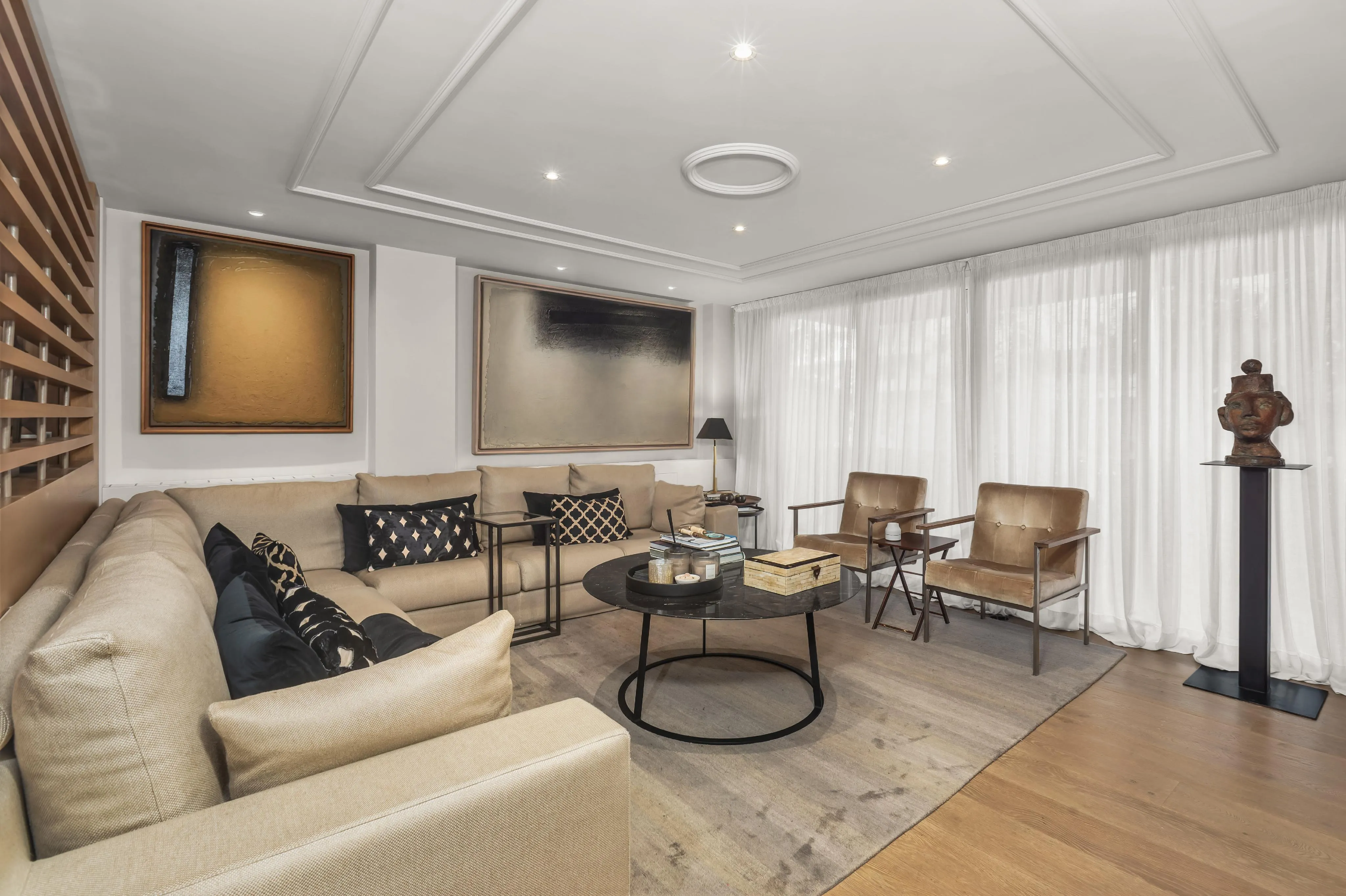 Spacious and elegant apartment with designer furniture in an exclusive building on the Paseo Maritimo-5