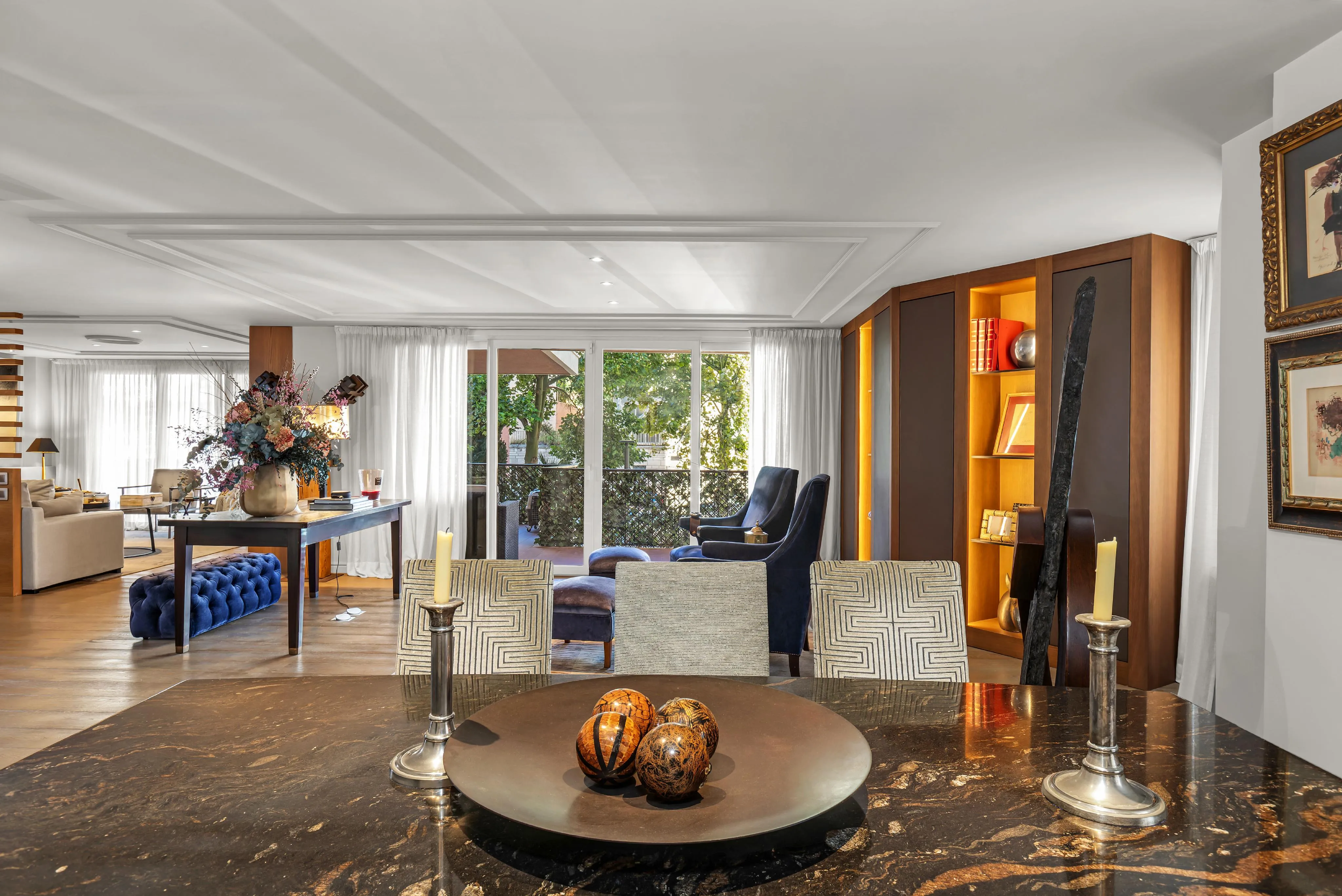 Amplio y elegante piso con mobiliario de diseño en exclusiva finca en el Paseo Maritimo-8