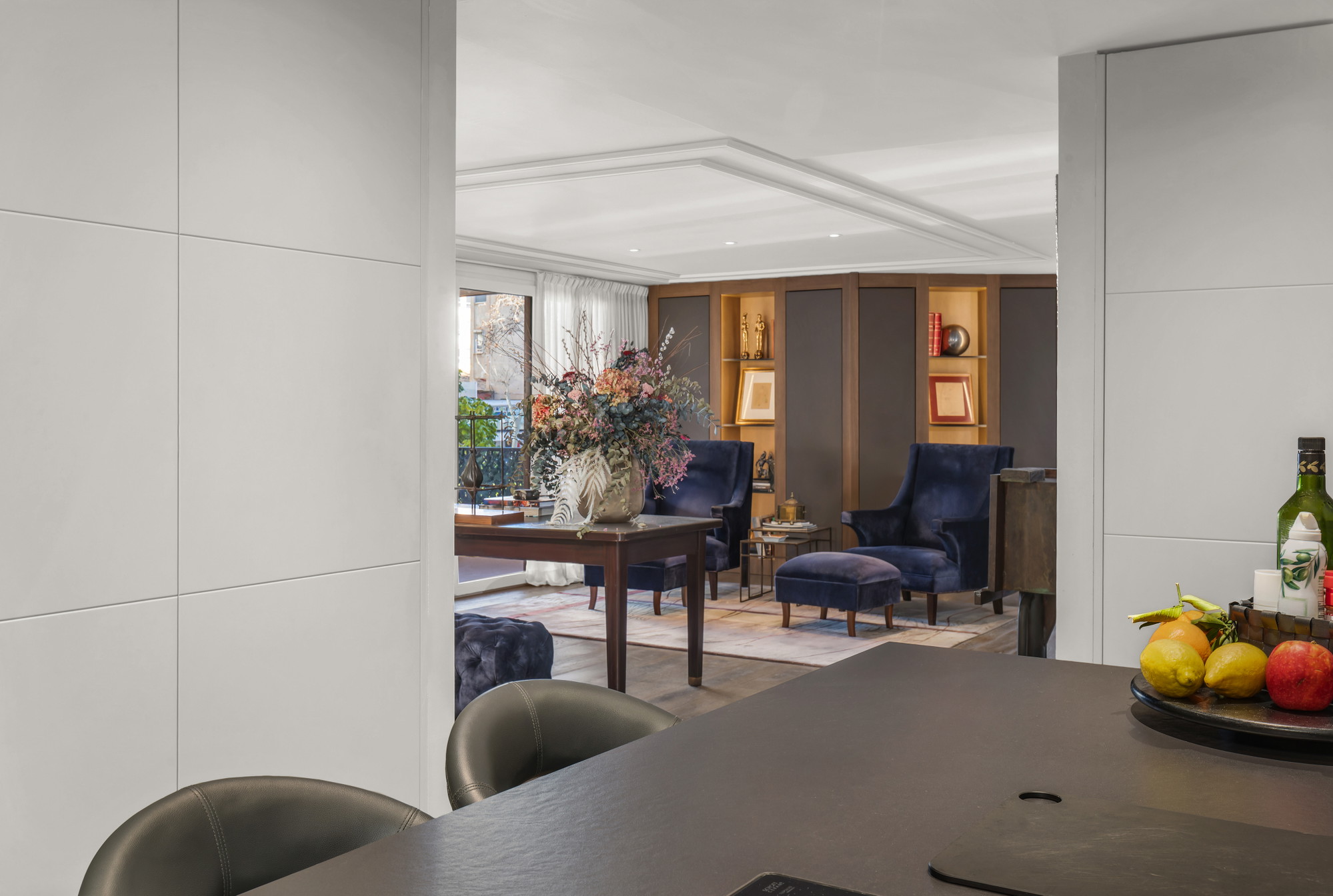 Spacious and elegant apartment with designer furniture in an exclusive building on the Paseo Maritimo-3