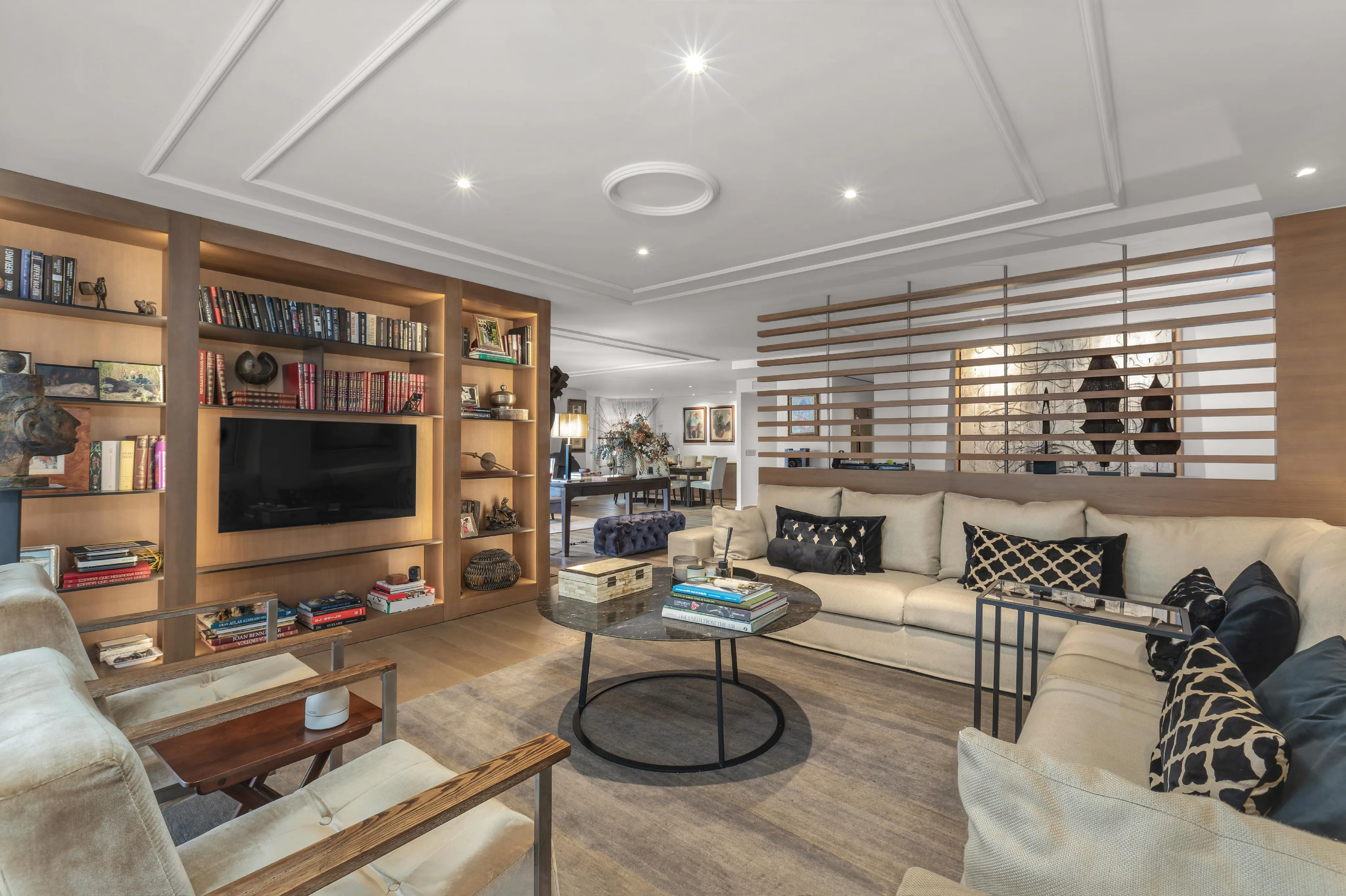 Spacious and elegant apartment with designer furniture in an exclusive building on the Paseo Maritimo-2