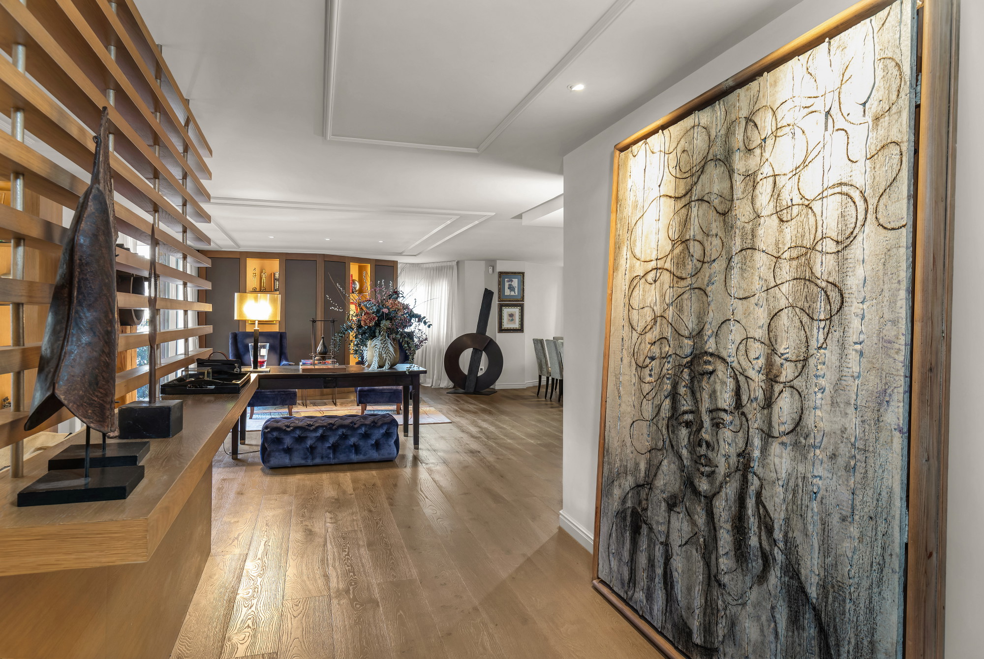 Spacious and elegant apartment with designer furniture in an exclusive building on the Paseo Maritimo-5