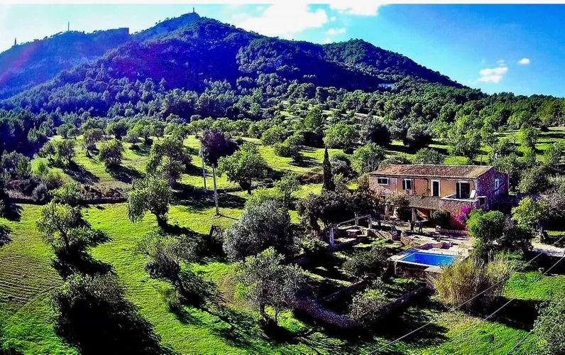 Urocza finca z widokiem na morze i basenem