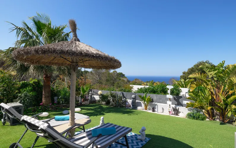 Moderne dobbelthus med havudsigt