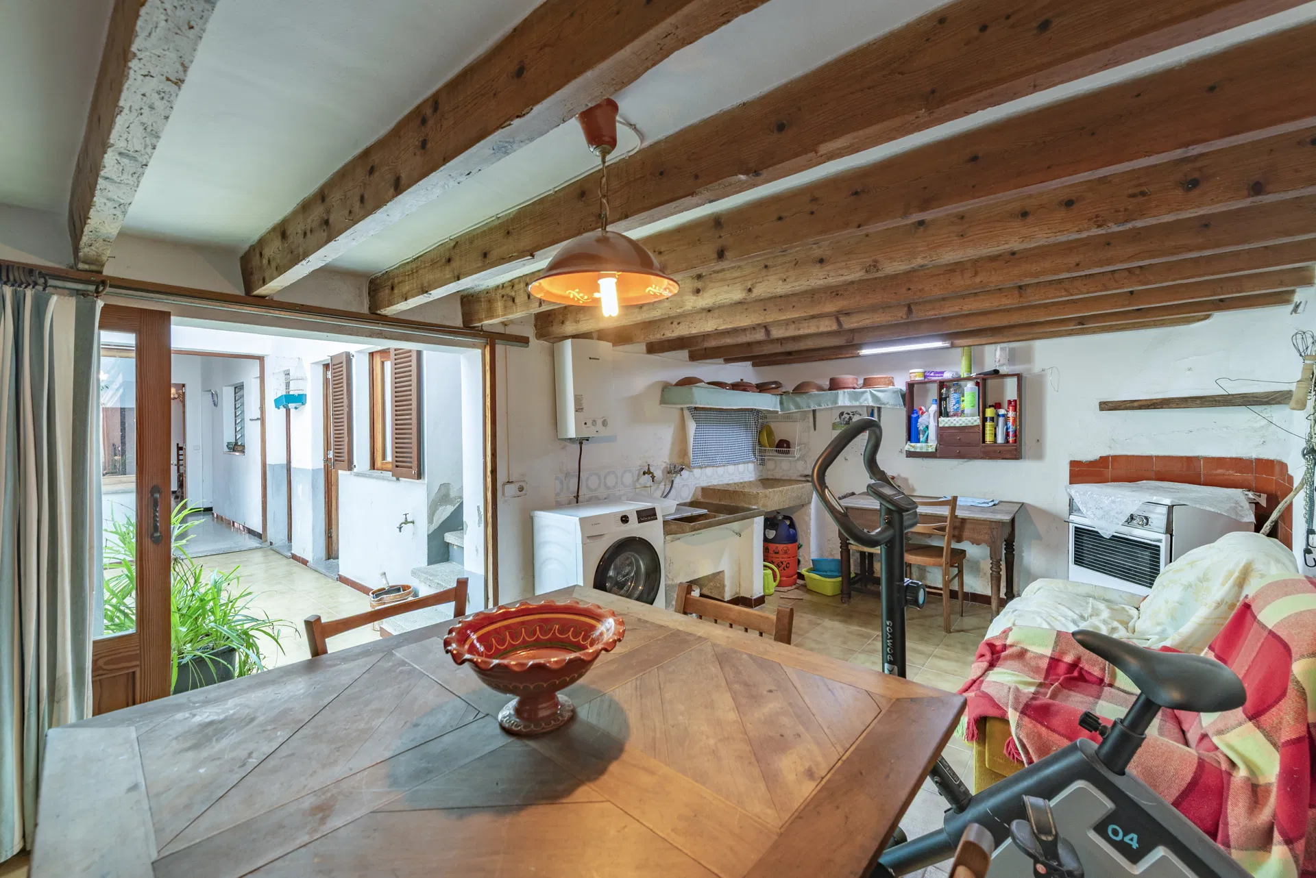 Discover the outstanding potential of this charming townhouse in Pollensa, Mallorca-11