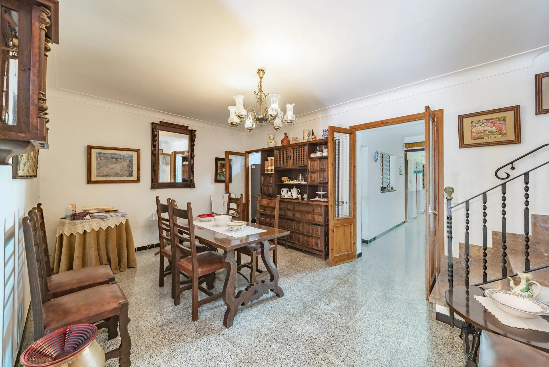 Discover the outstanding potential of this charming townhouse in Pollensa, Mallorca-7