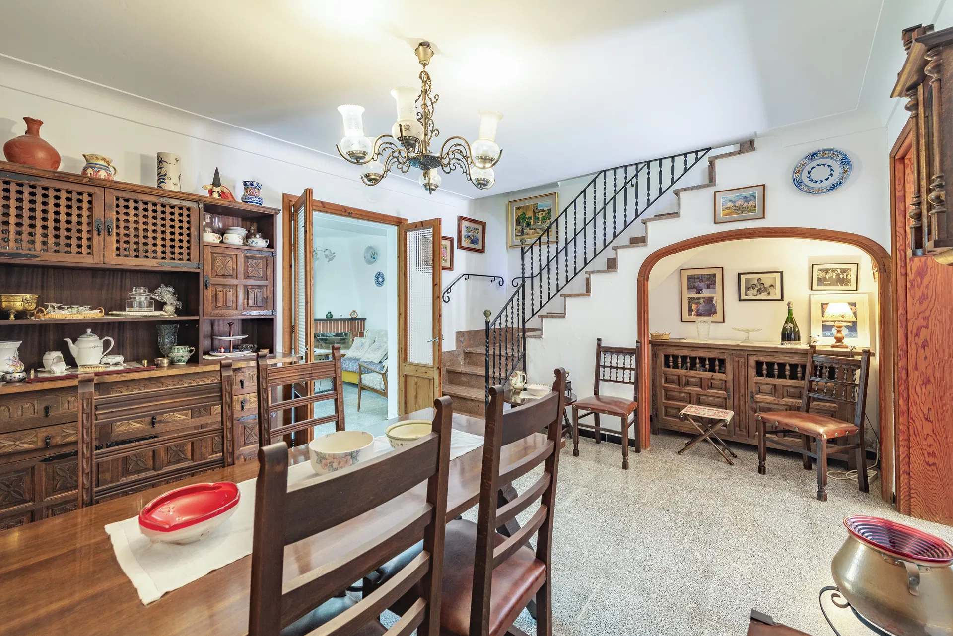 Discover the outstanding potential of this charming townhouse in Pollensa, Mallorca-2