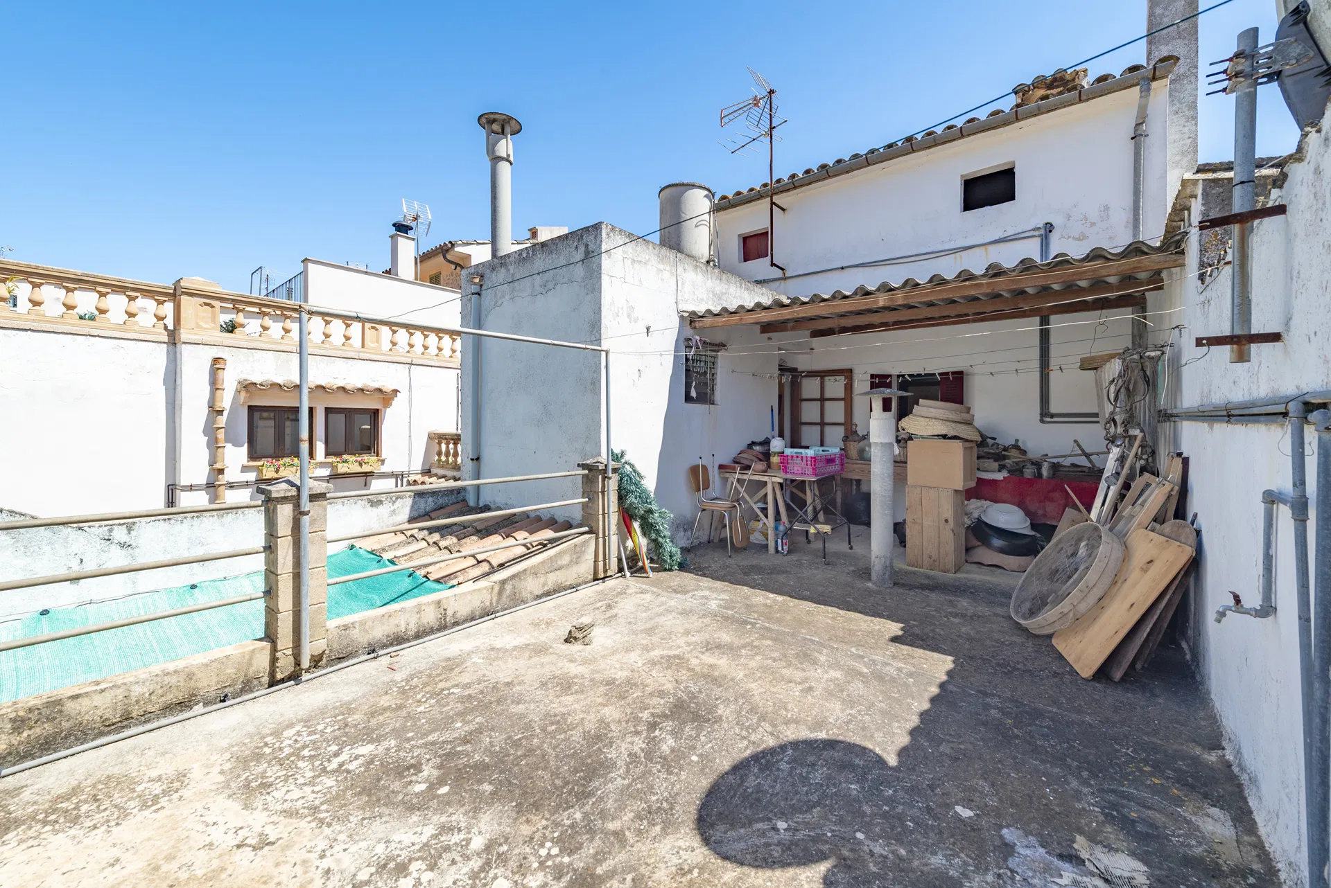 Discover the outstanding potential of this charming townhouse in Pollensa, Mallorca-13