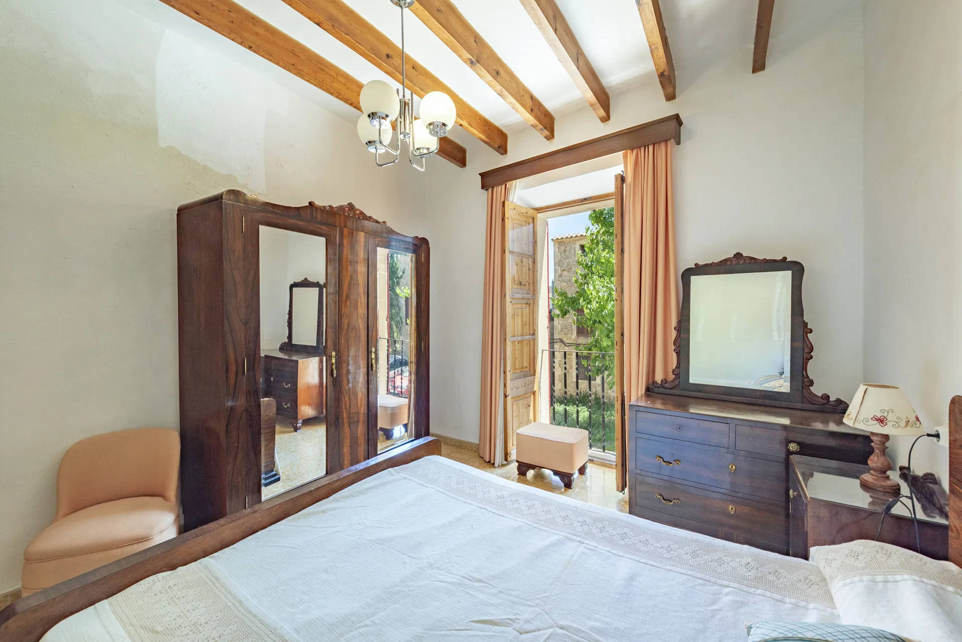Discover the outstanding potential of this charming townhouse in Pollensa, Mallorca-18