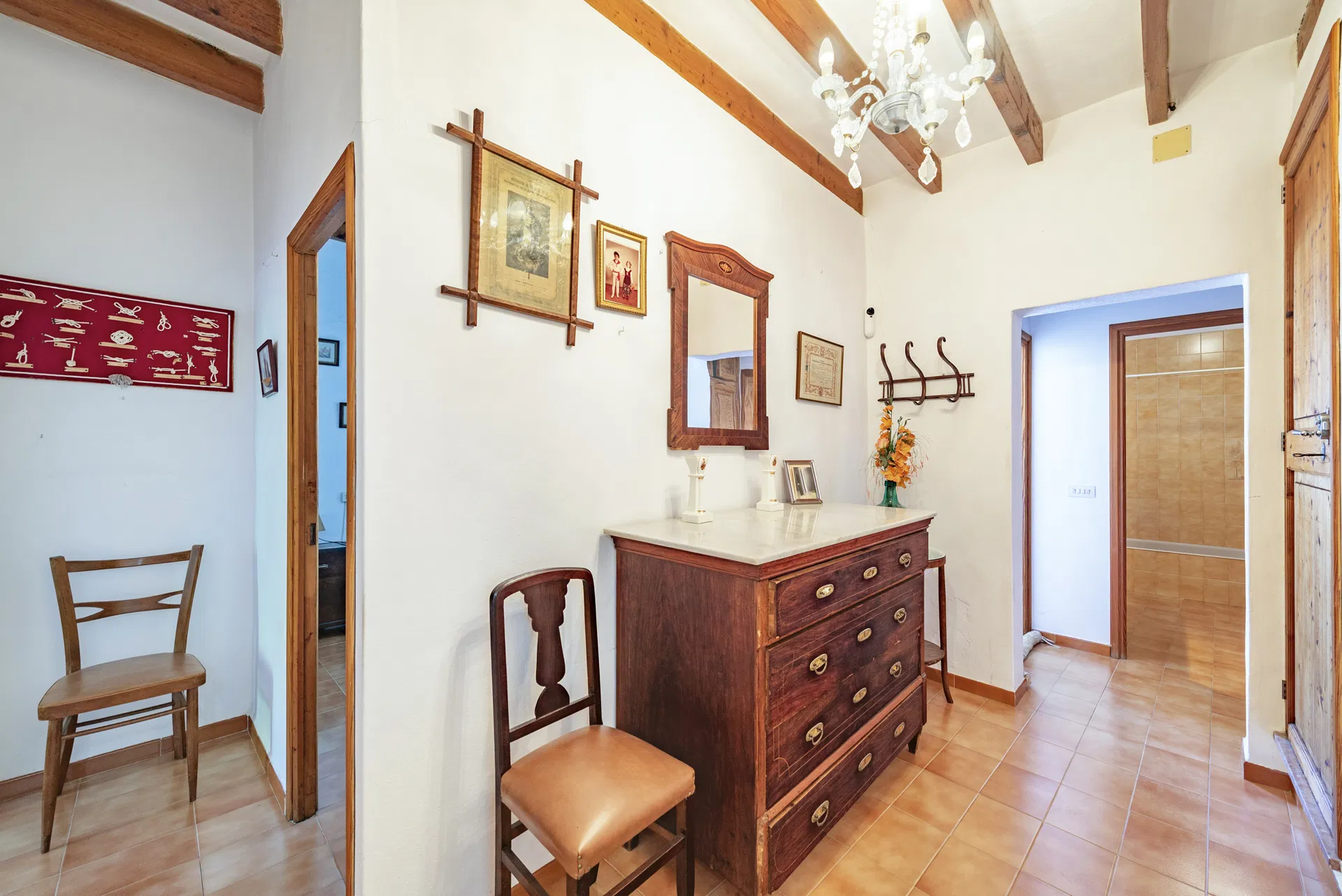 Discover the outstanding potential of this charming townhouse in Pollensa, Mallorca-14