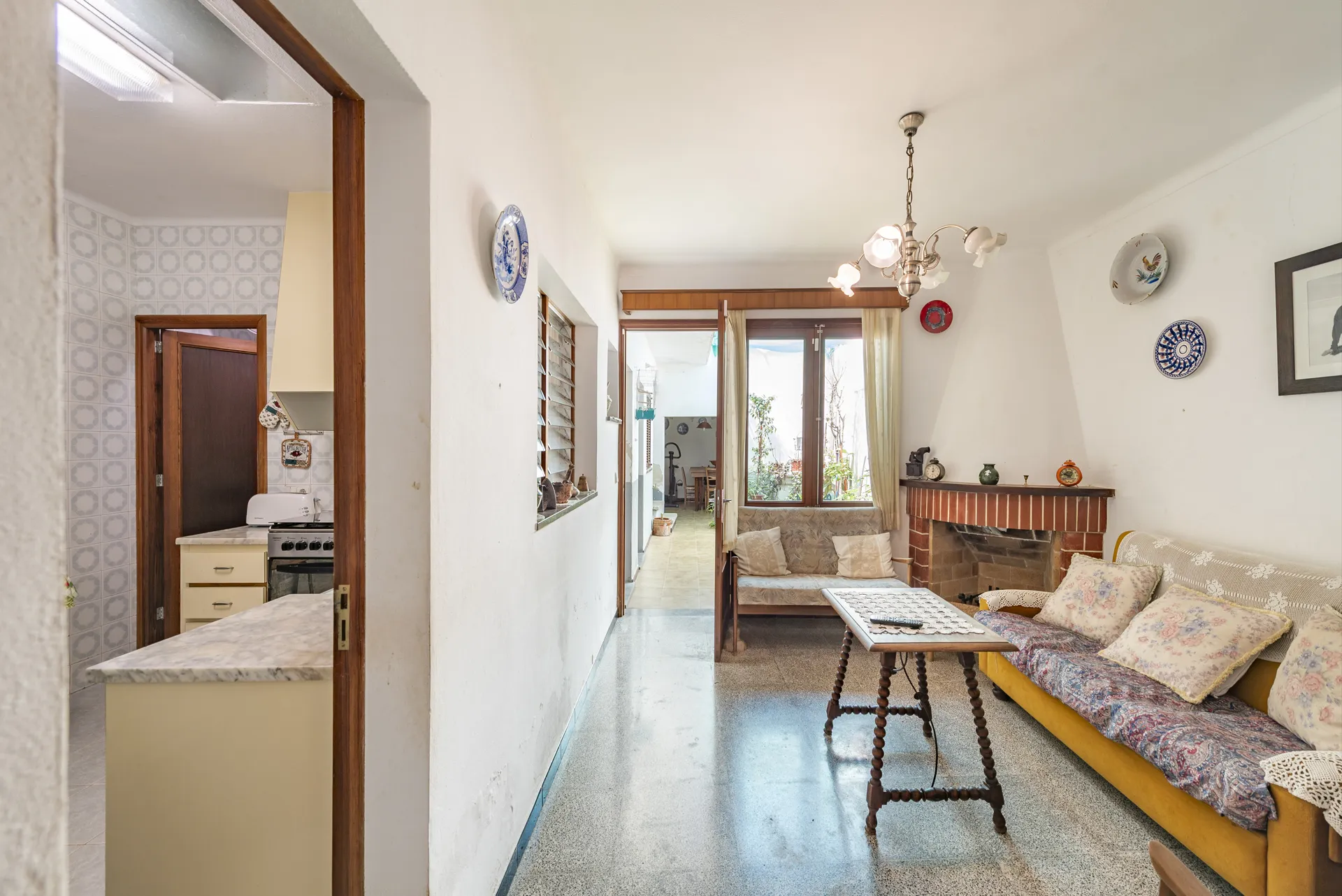 Descubra el enorme potencial de esta encantadora casa en Pollensa, Mallorca-9