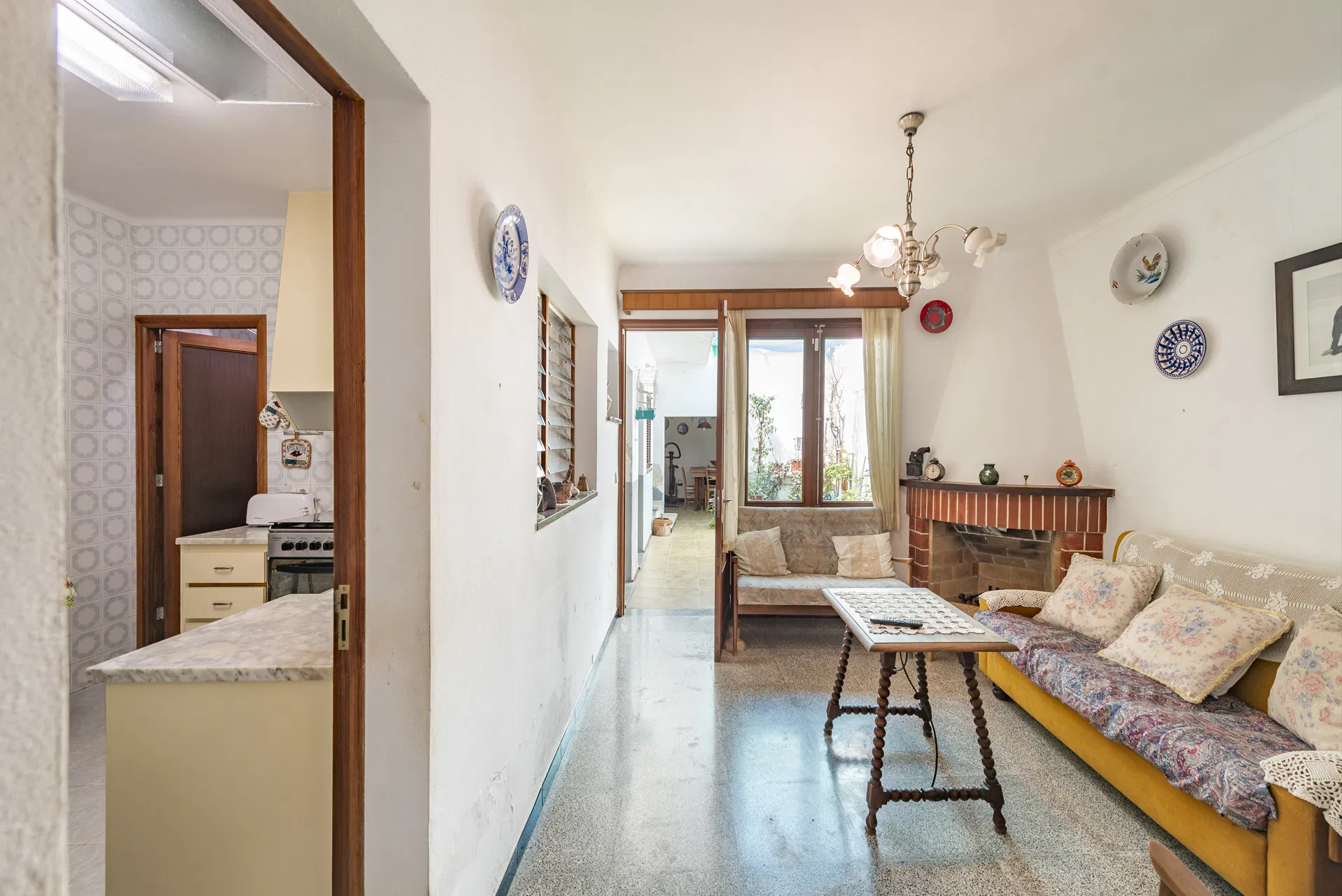 Discover the outstanding potential of this charming townhouse in Pollensa, Mallorca-9