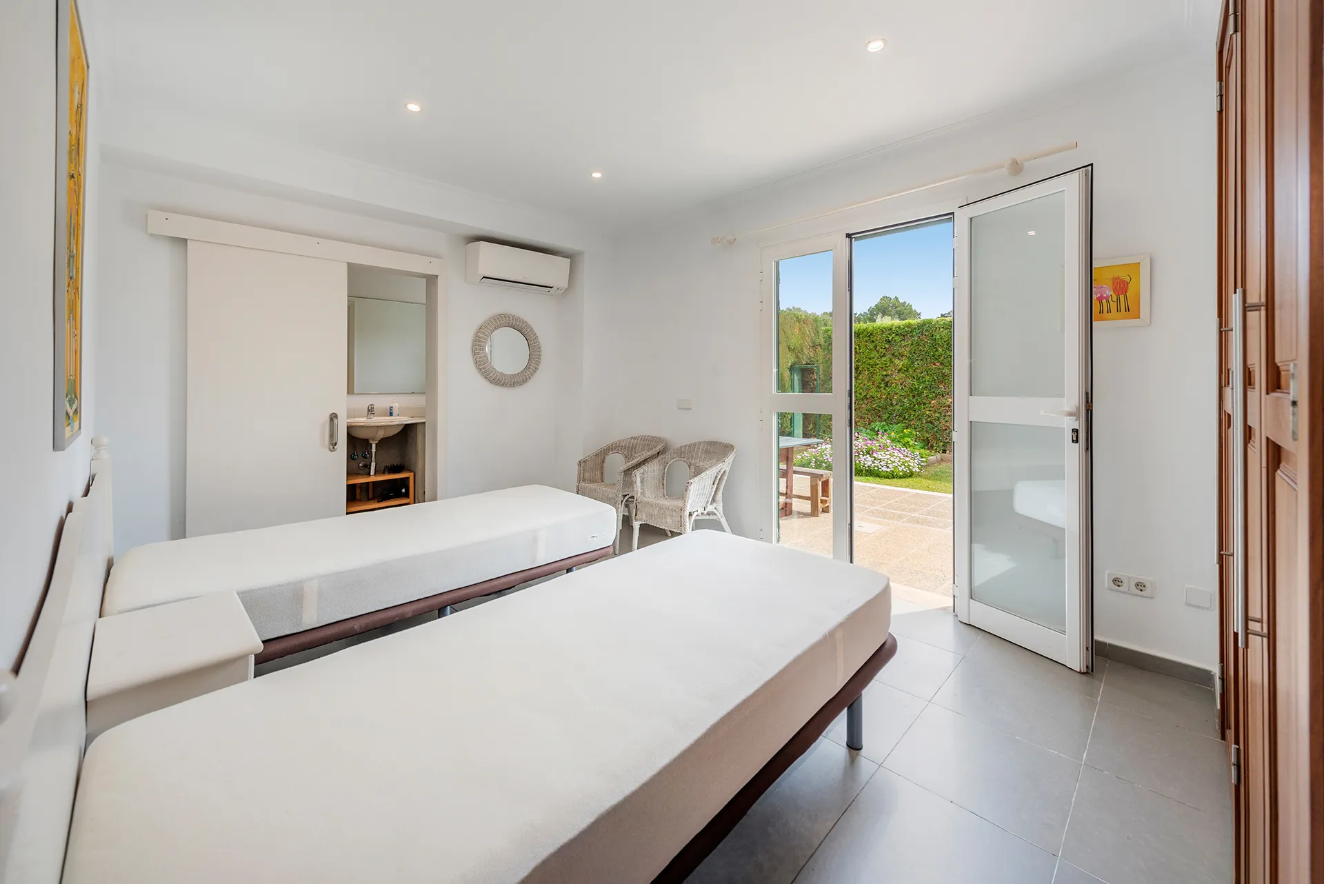 Conjunto de dos villas con licencia, su negocio de alquiler vacacional listo para funcionar en Puerto Pollensa-18