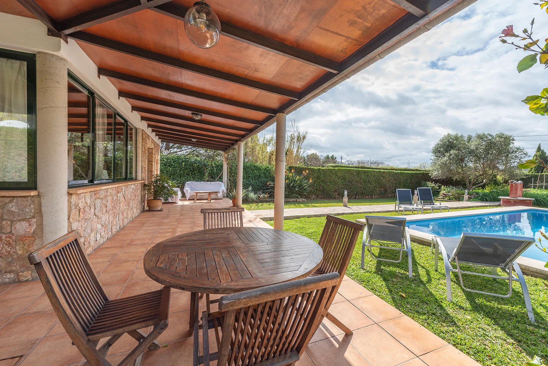 Conjunto de dos villas con licencia, su negocio de alquiler vacacional listo para funcionar en Puerto Pollensa-24