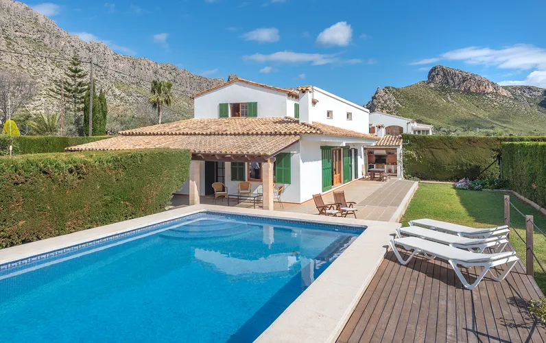 Dual‑villa ensemble with rental license, your ready‑made holiday rental business in Puerto Pollensa